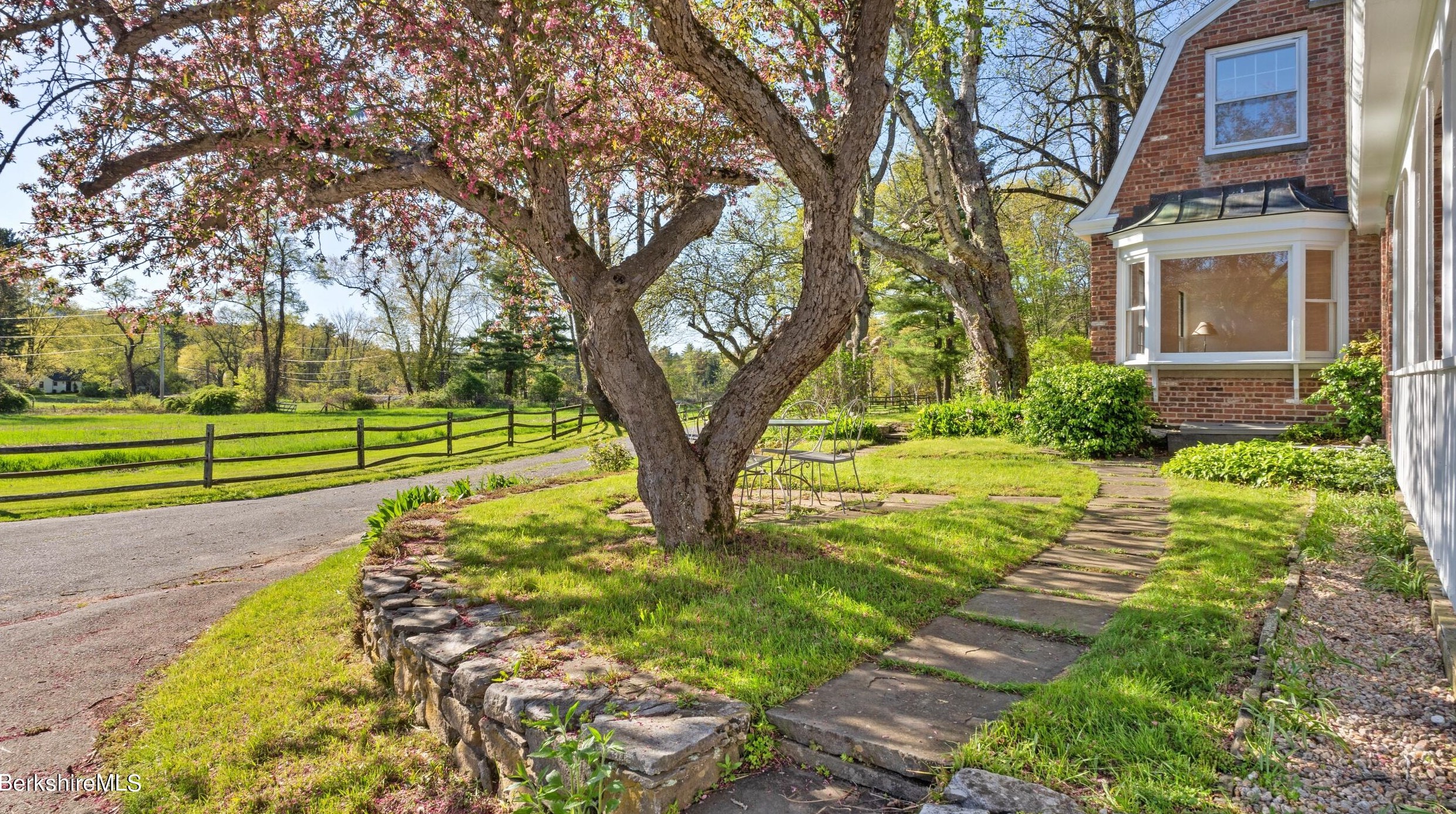 49 Bow Wow Rd, Sheffield MA 01257-9609 exterior