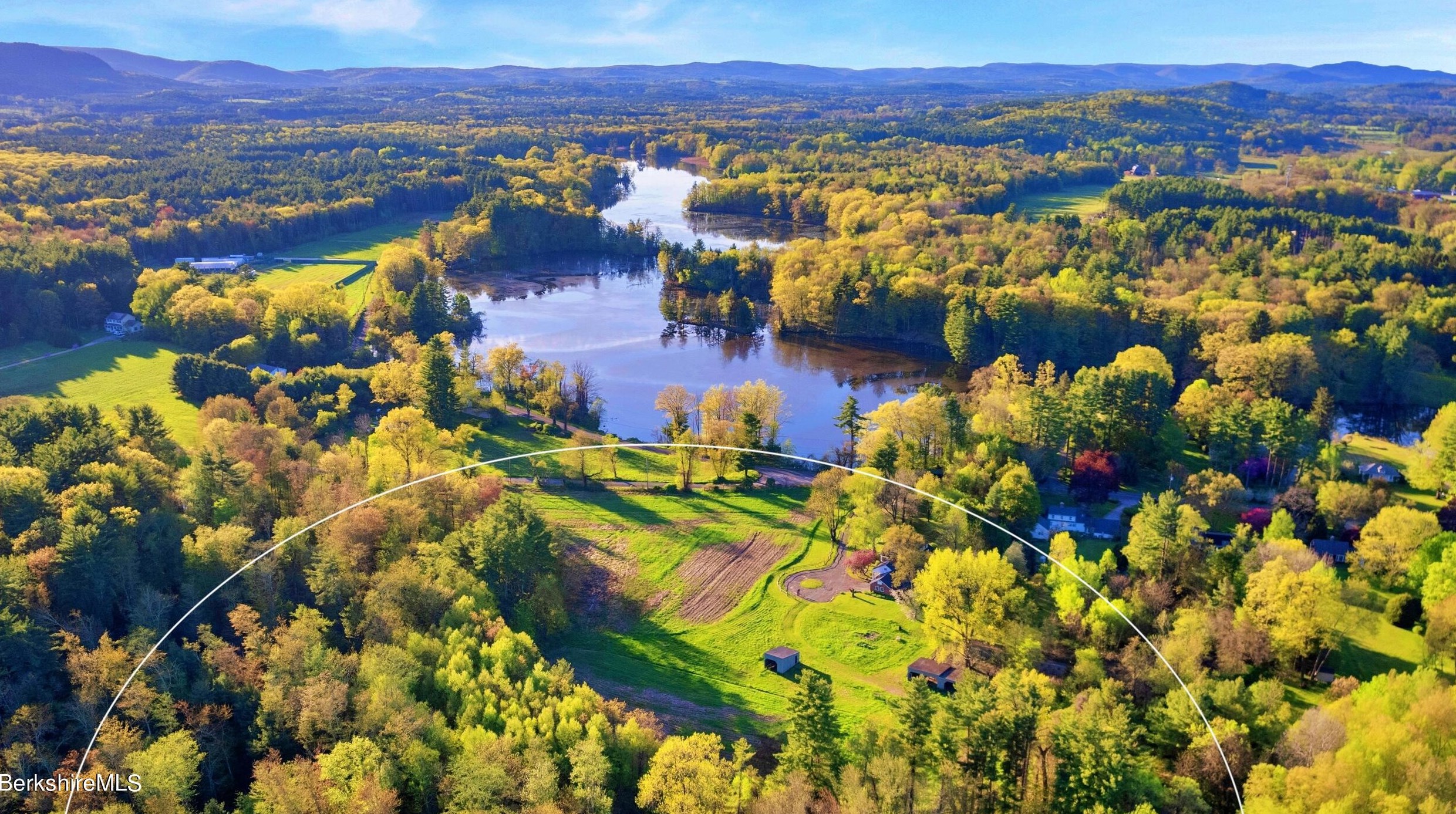 49 Bow Wow Rd, Sheffield MA 01257-9609 exterior