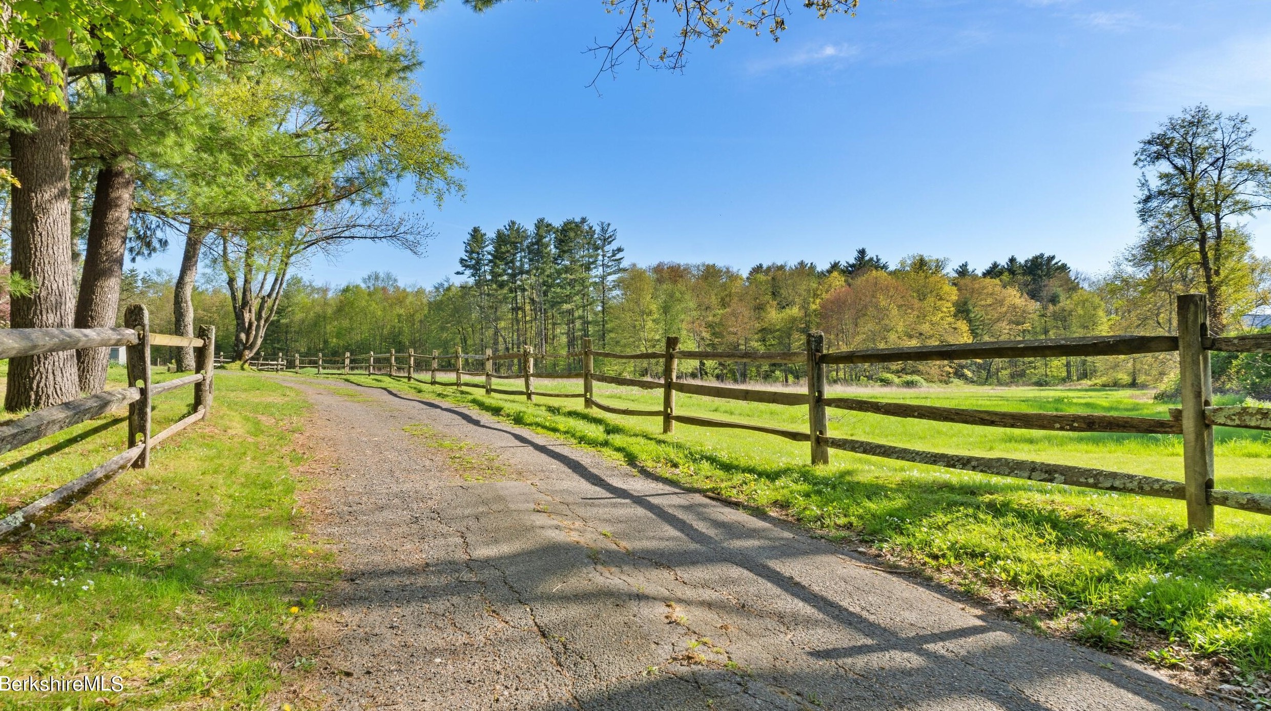 49 Bow Wow Rd, Sheffield MA 01257-9609 exterior