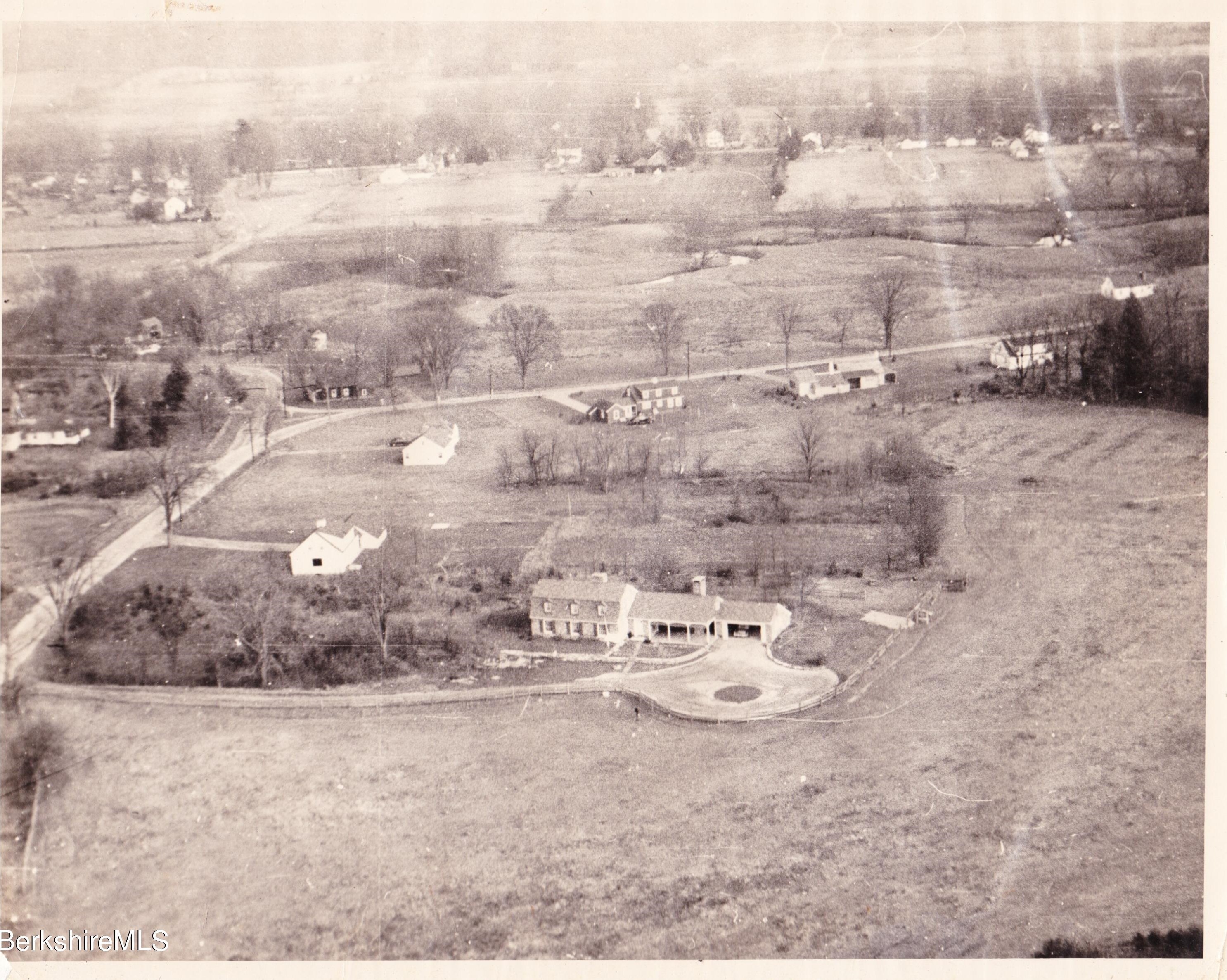 49 Bow Wow Rd, Sheffield MA 01257-9609 exterior