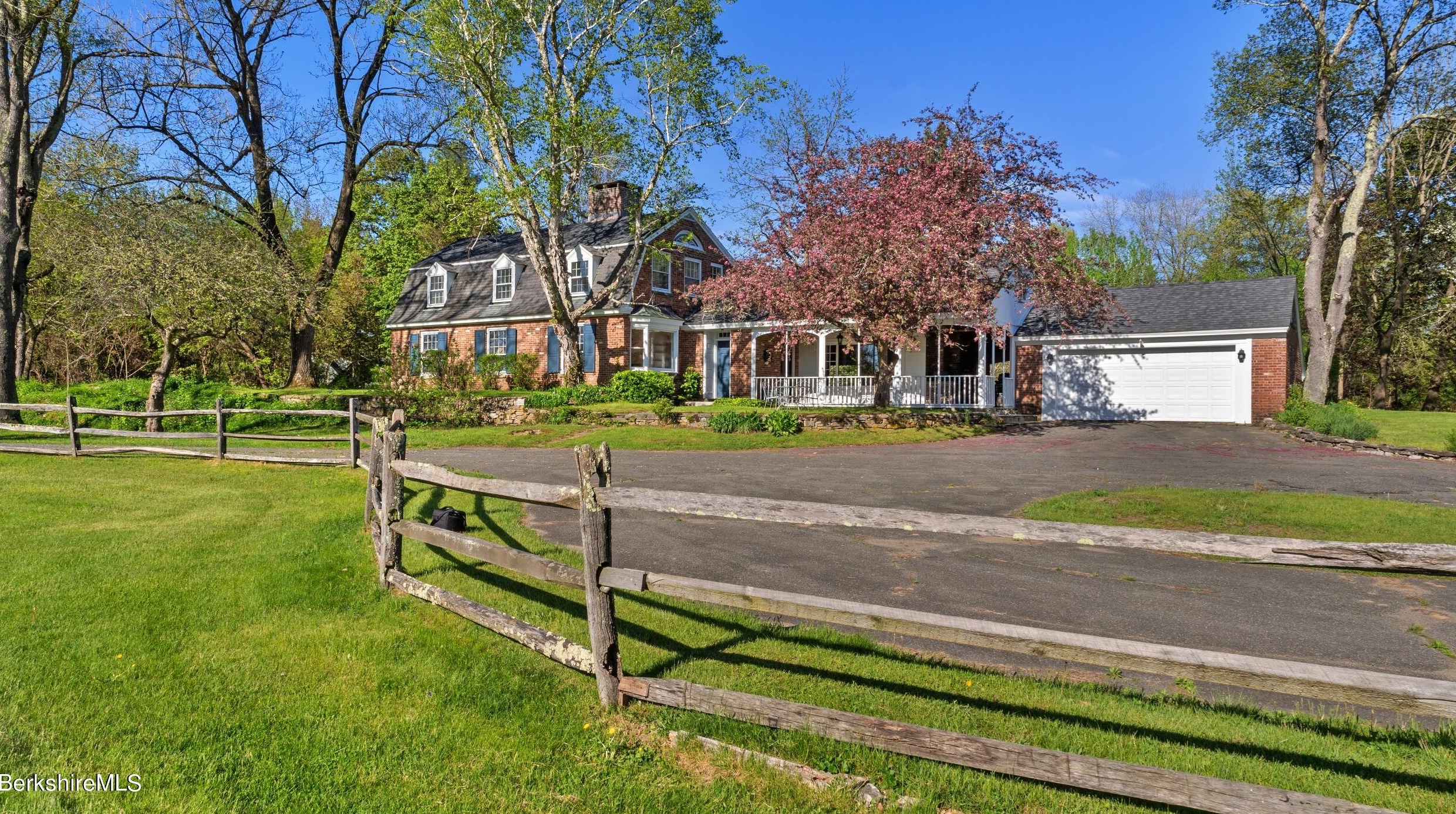 49 Bow Wow Rd, Sheffield MA 01257-9609 exterior