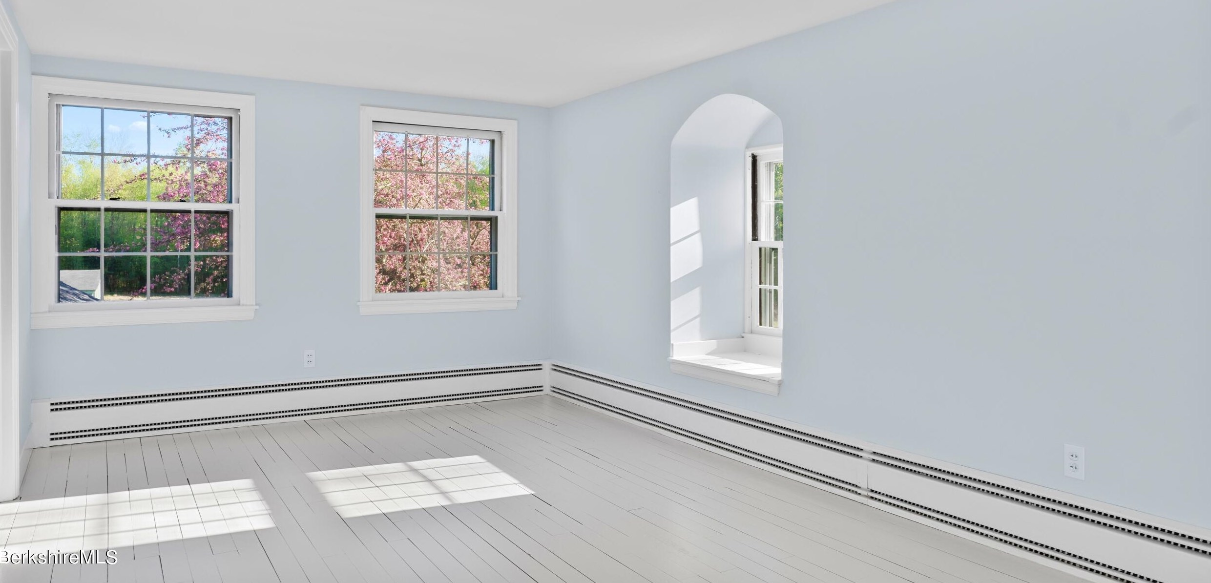 49 Bow Wow Rd, Sheffield MA 01257-9609 exterior