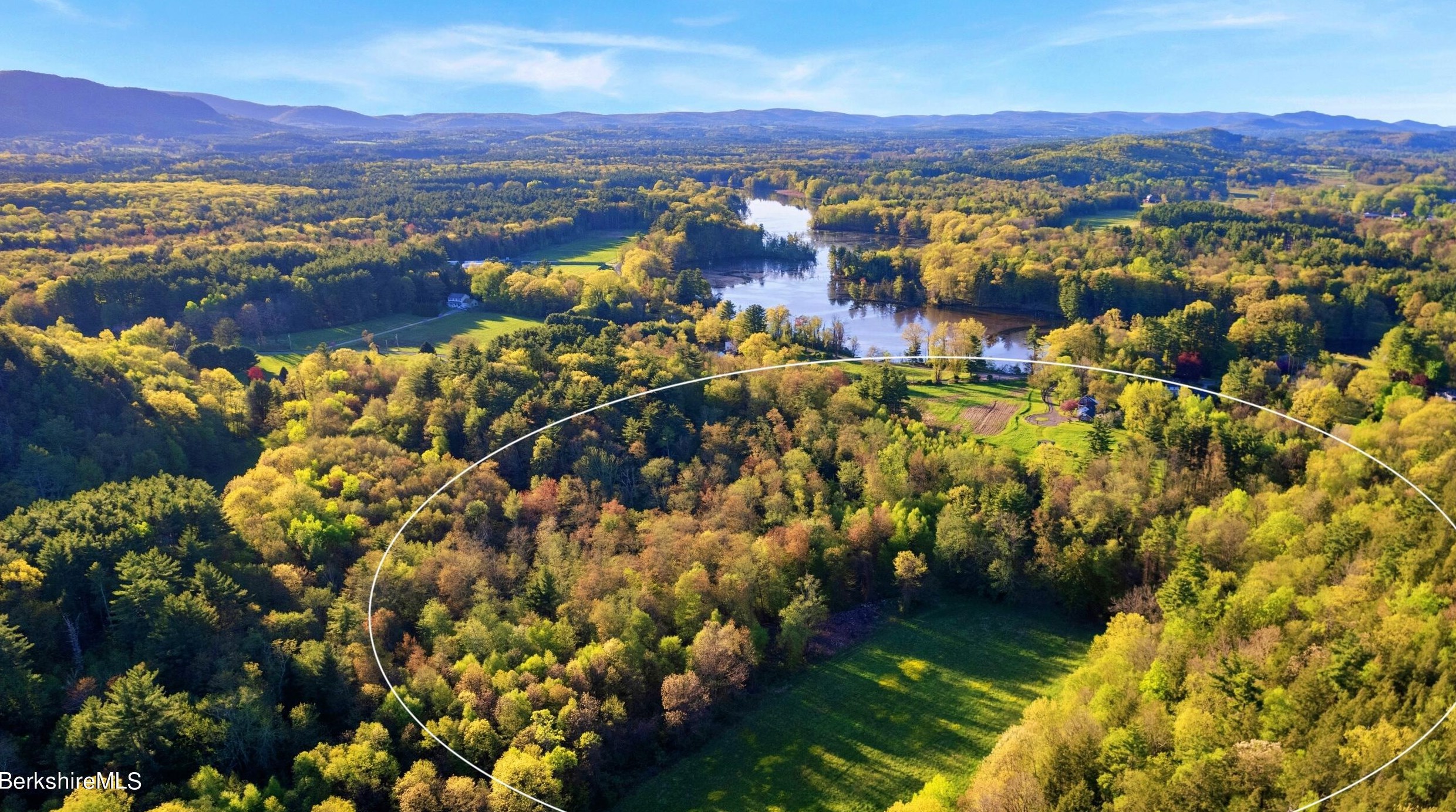 49 Bow Wow Rd, Sheffield MA 01257-9609 exterior