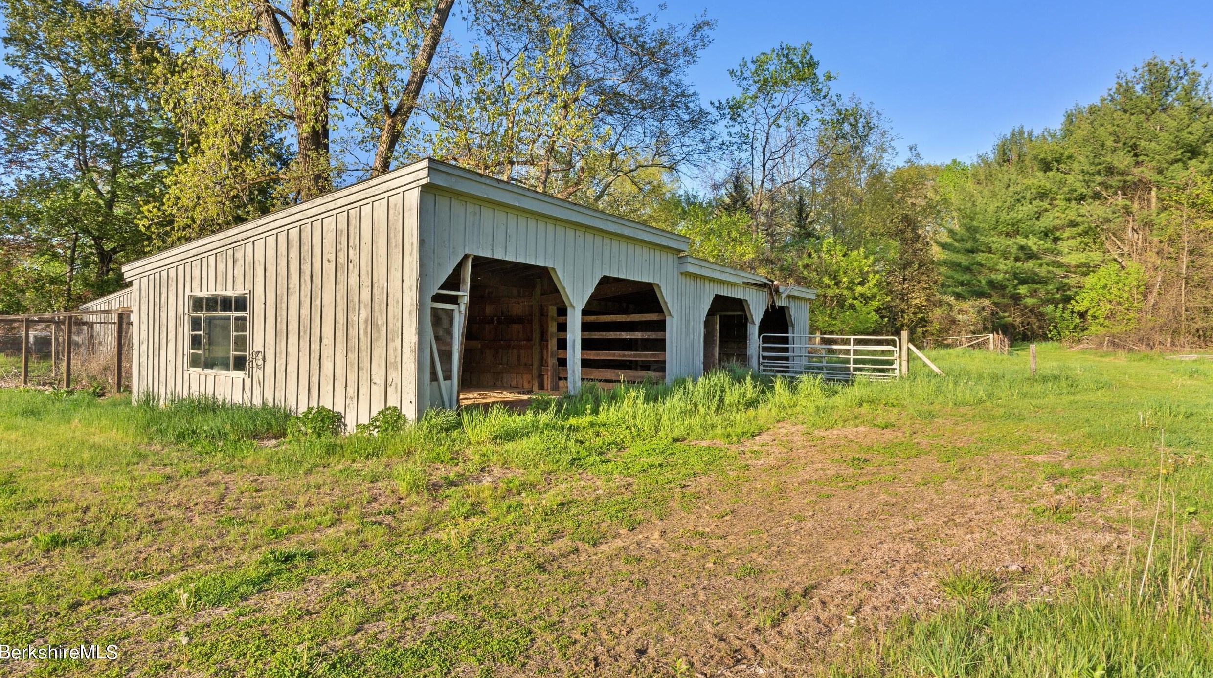 49 Bow Wow Rd, Sheffield MA 01257-9609 exterior