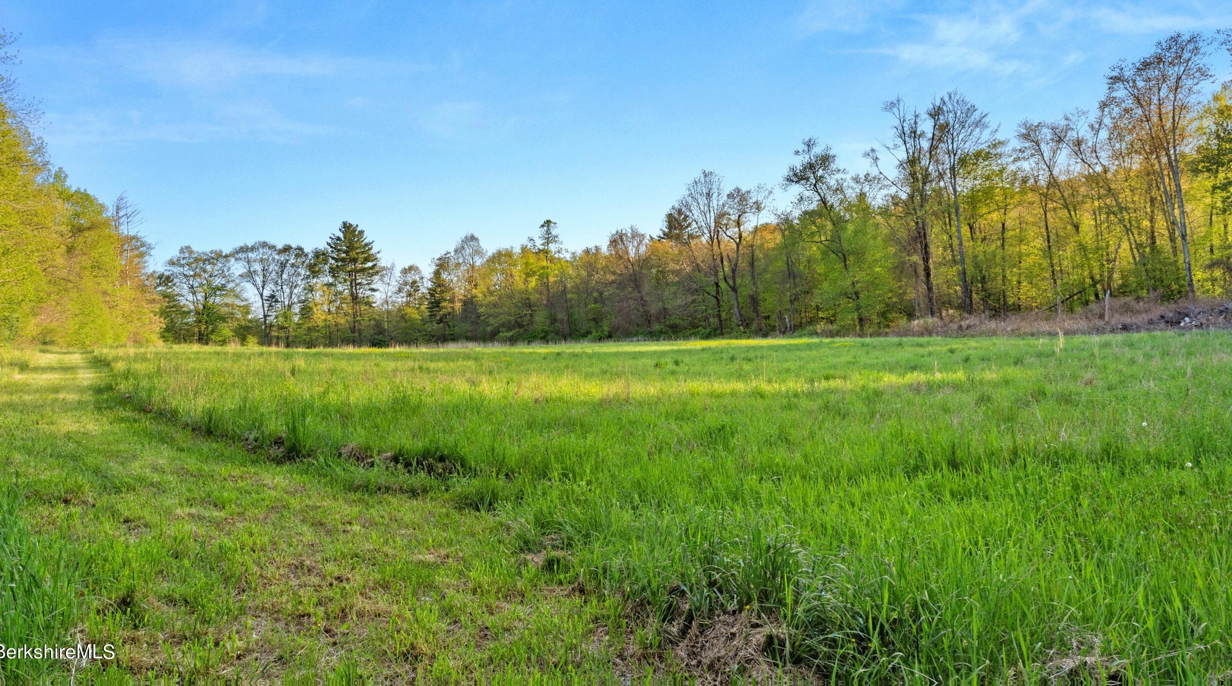 49 Bow Wow Rd, Sheffield MA 01257-9609 exterior