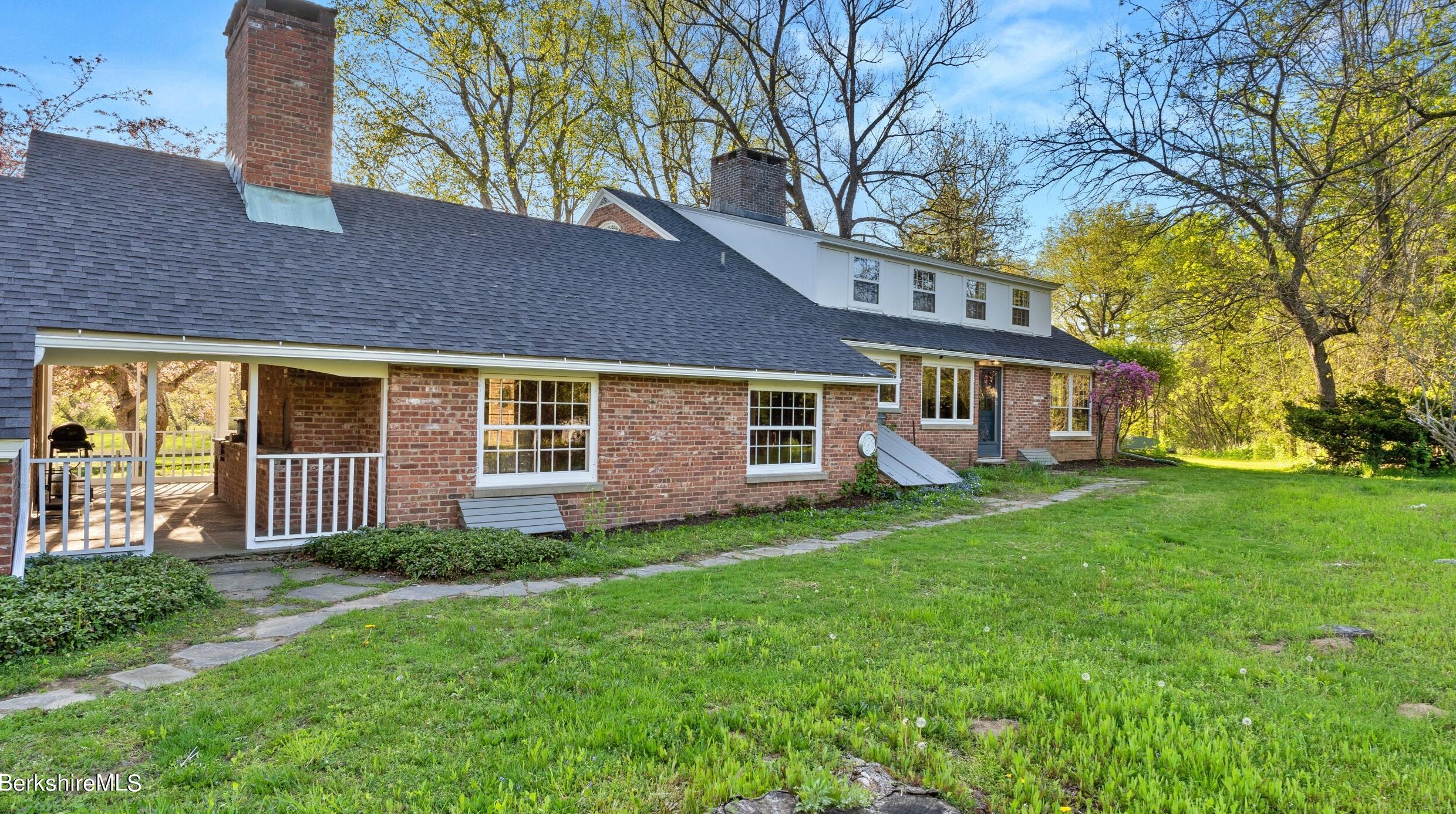 49 Bow Wow Rd, Sheffield MA 01257-9609 exterior