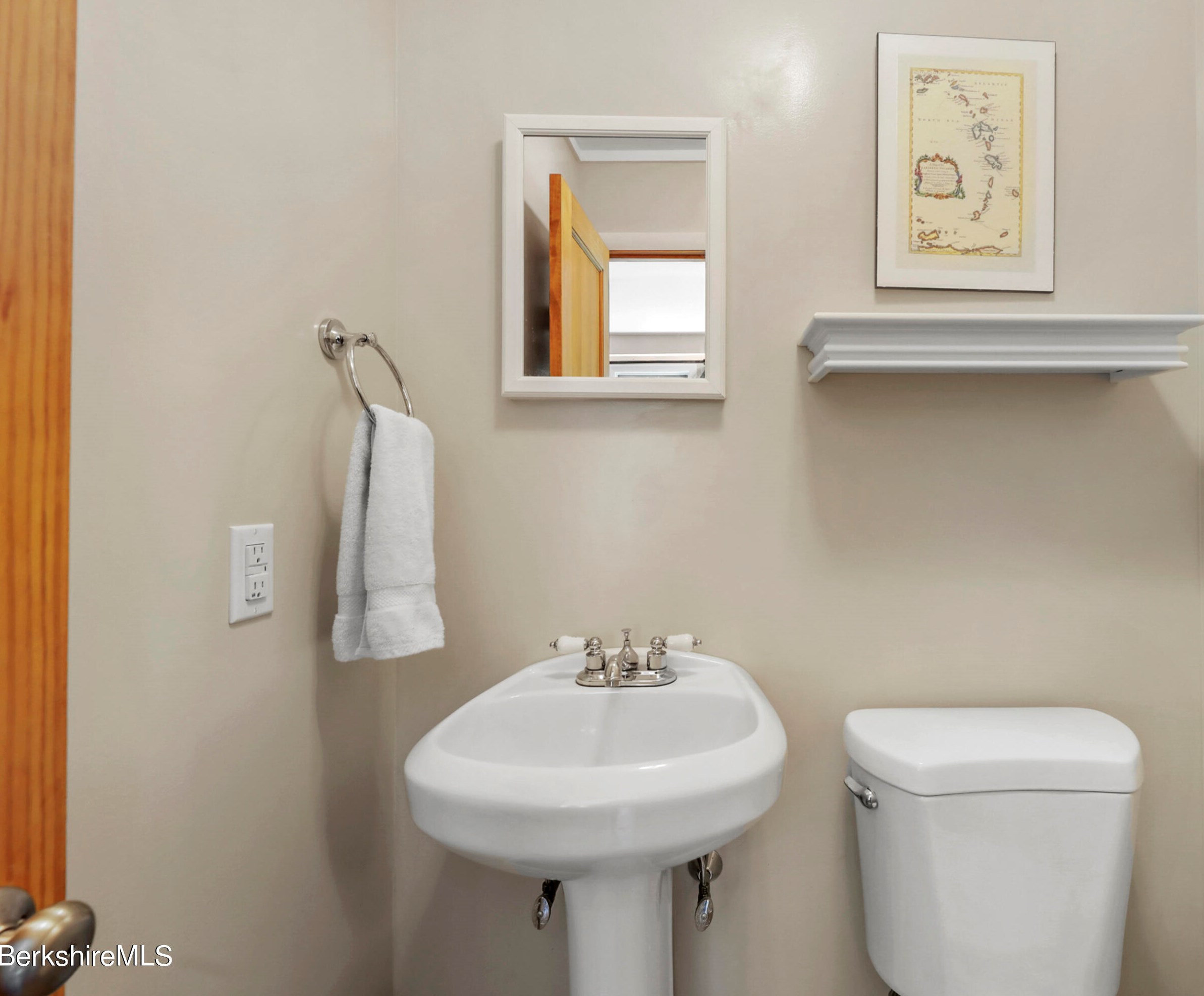 92 Hubbard St, Lenox MA 01240-2329 exterior