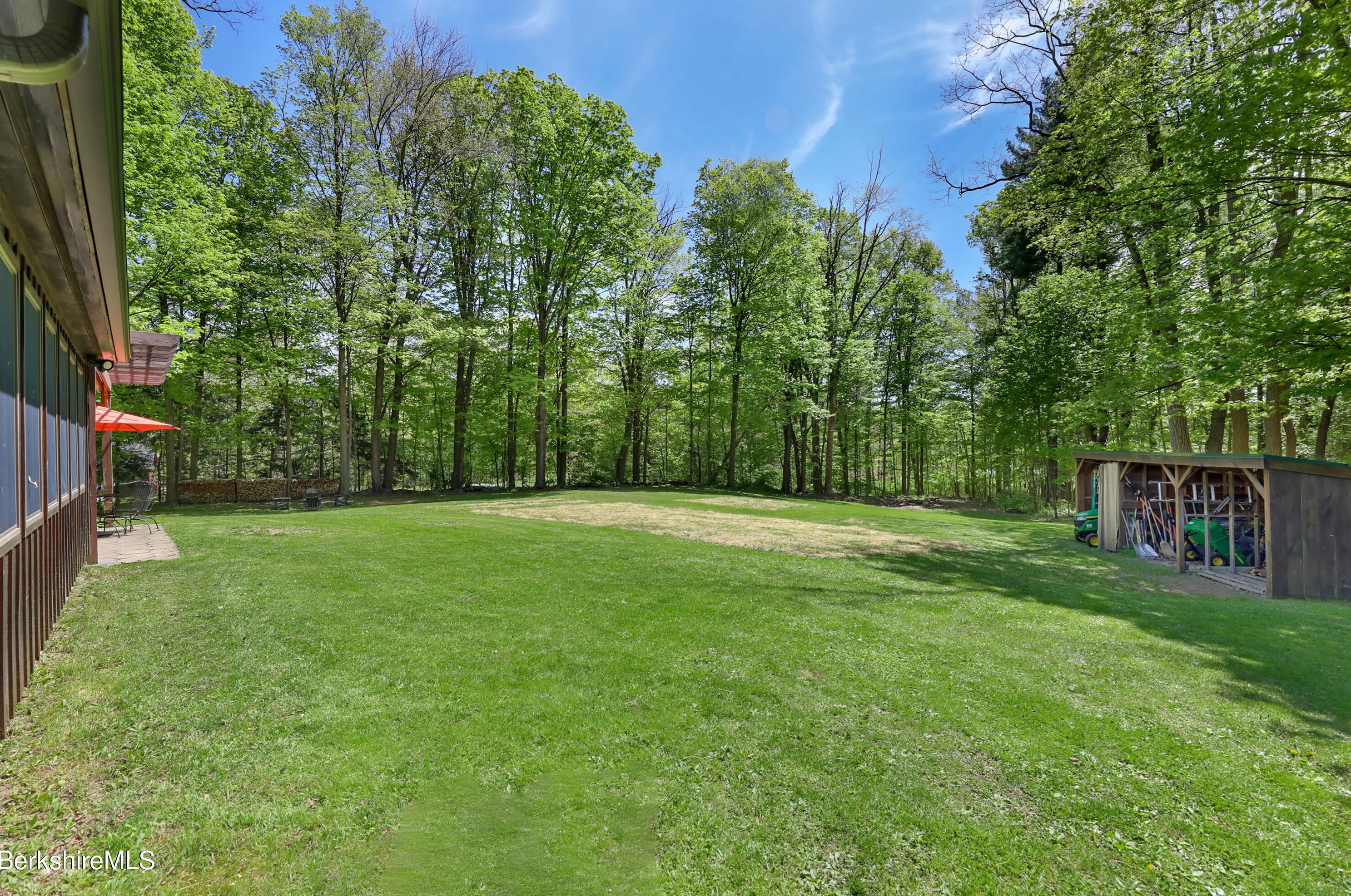 92 Hubbard St, Lenox MA 01240-2329 exterior