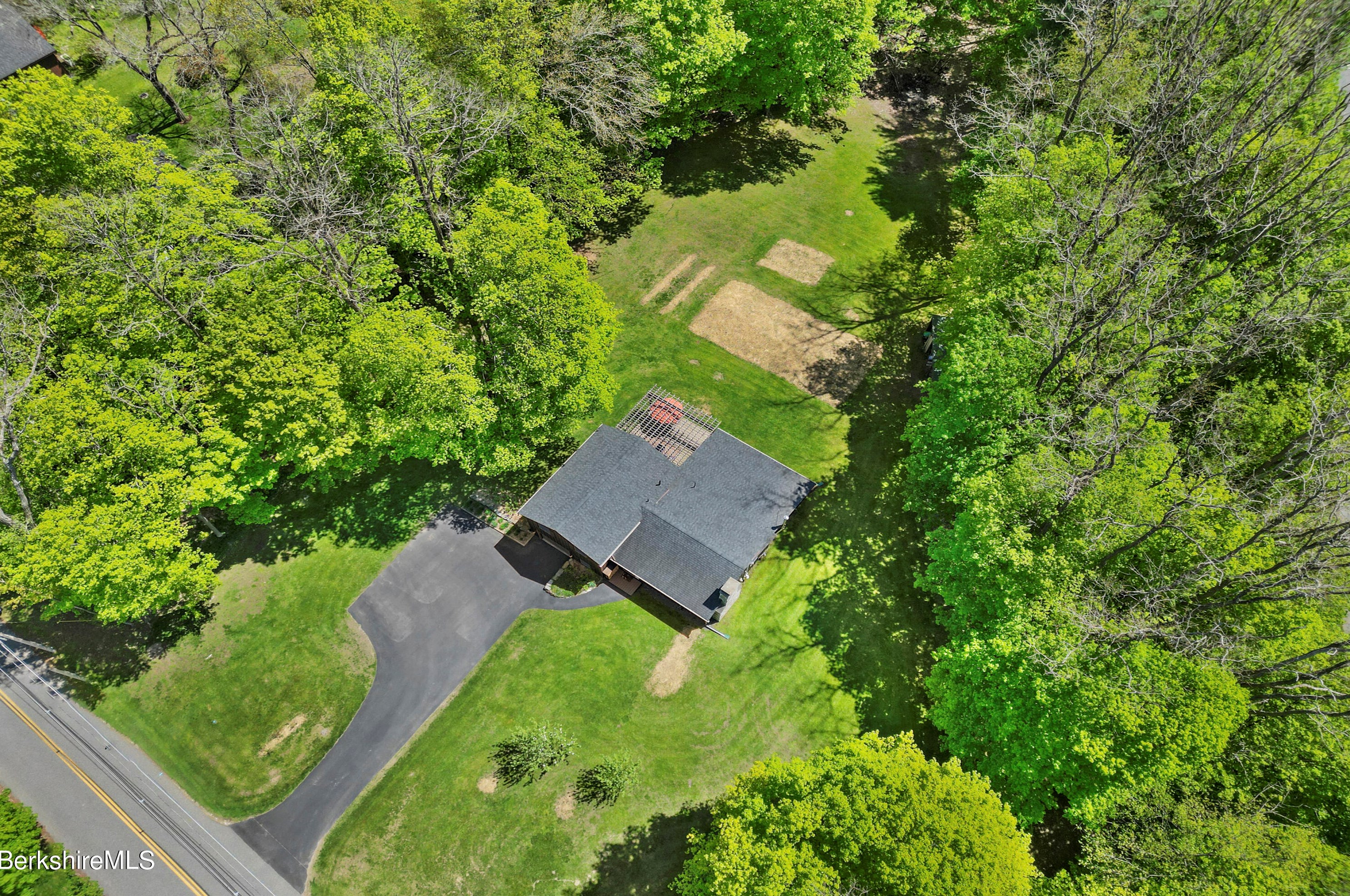 92 Hubbard St, Lenox MA 01240-2329 exterior