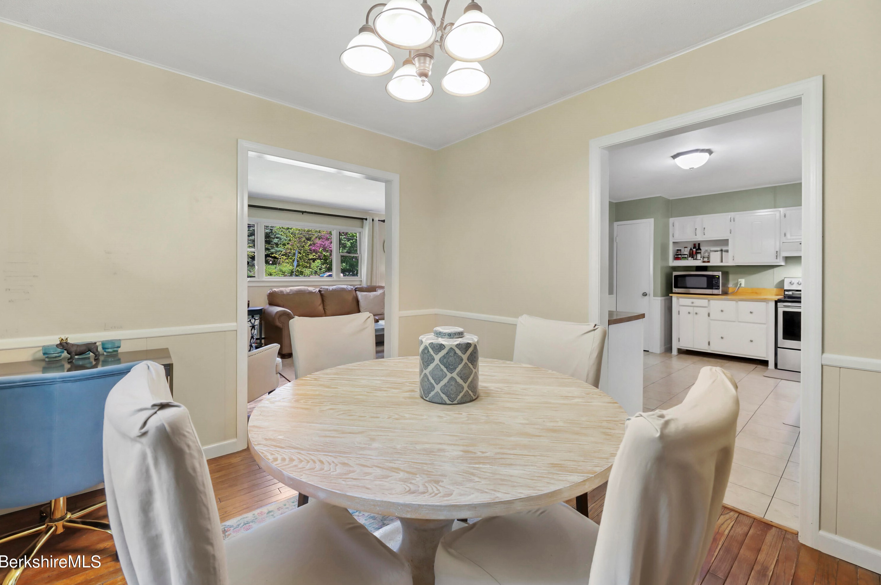 92 Hubbard St, Lenox MA 01240-2329 exterior