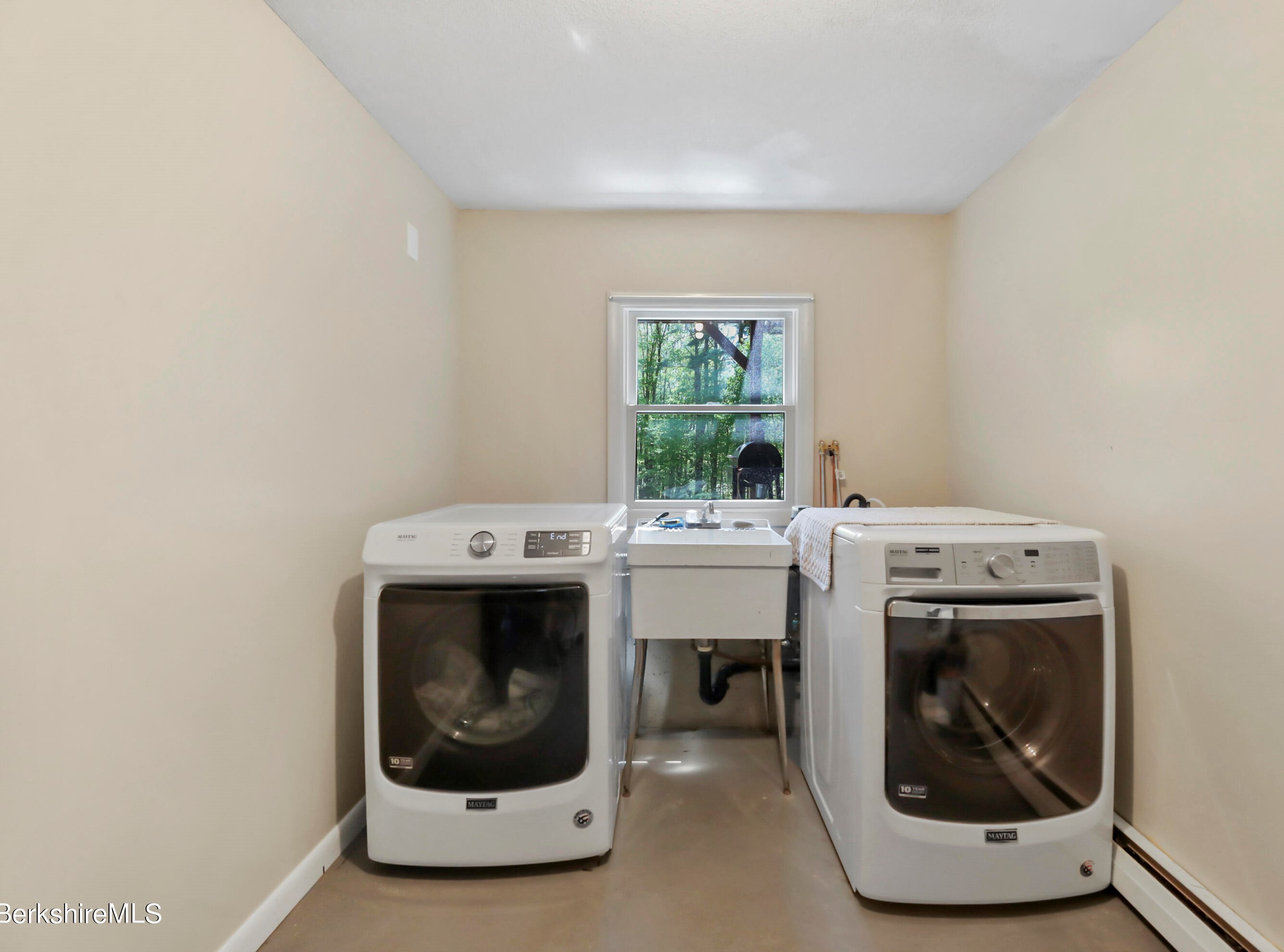 92 Hubbard St, Lenox MA 01240-2329 exterior