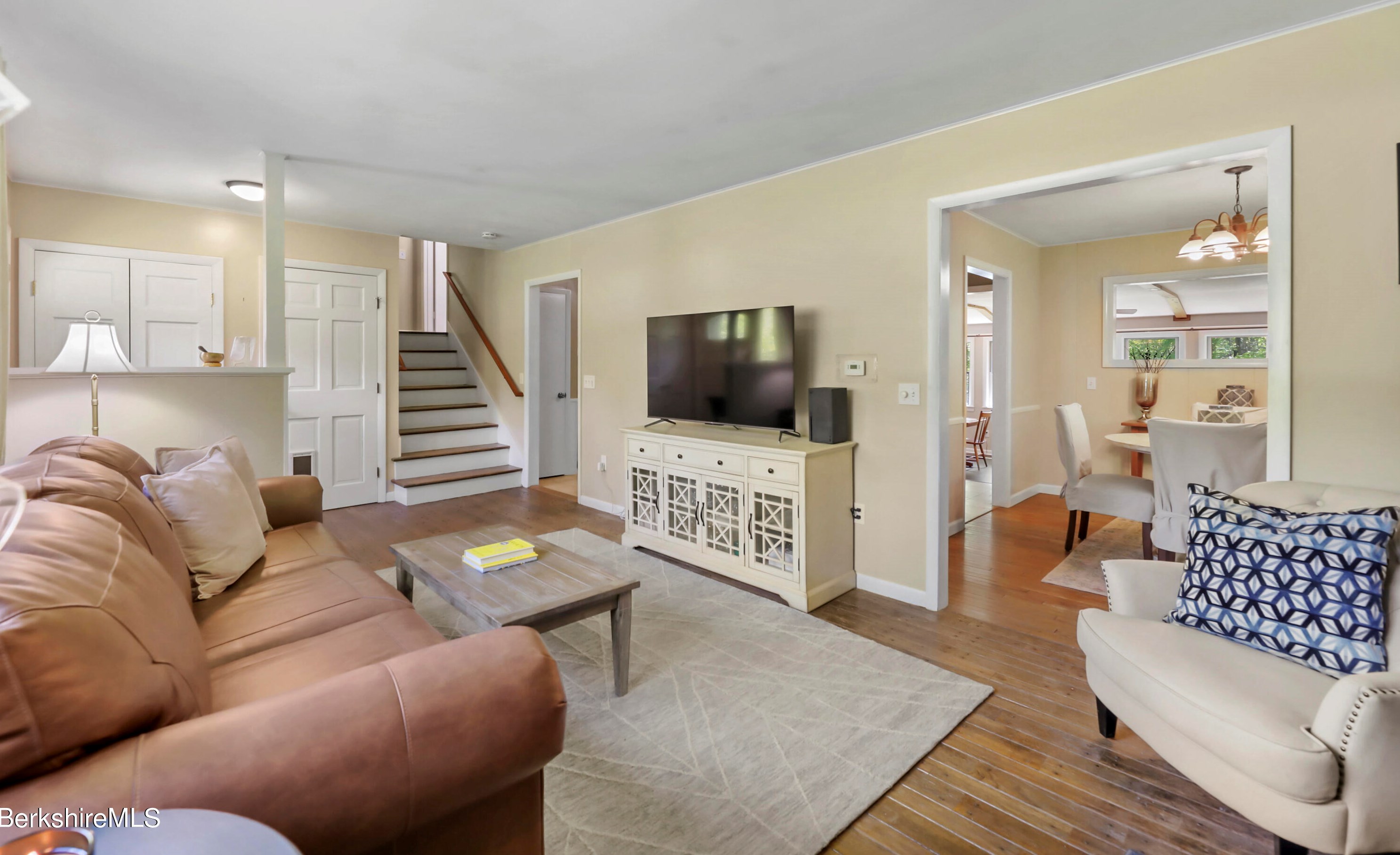 92 Hubbard St, Lenox MA 01240-2329 exterior