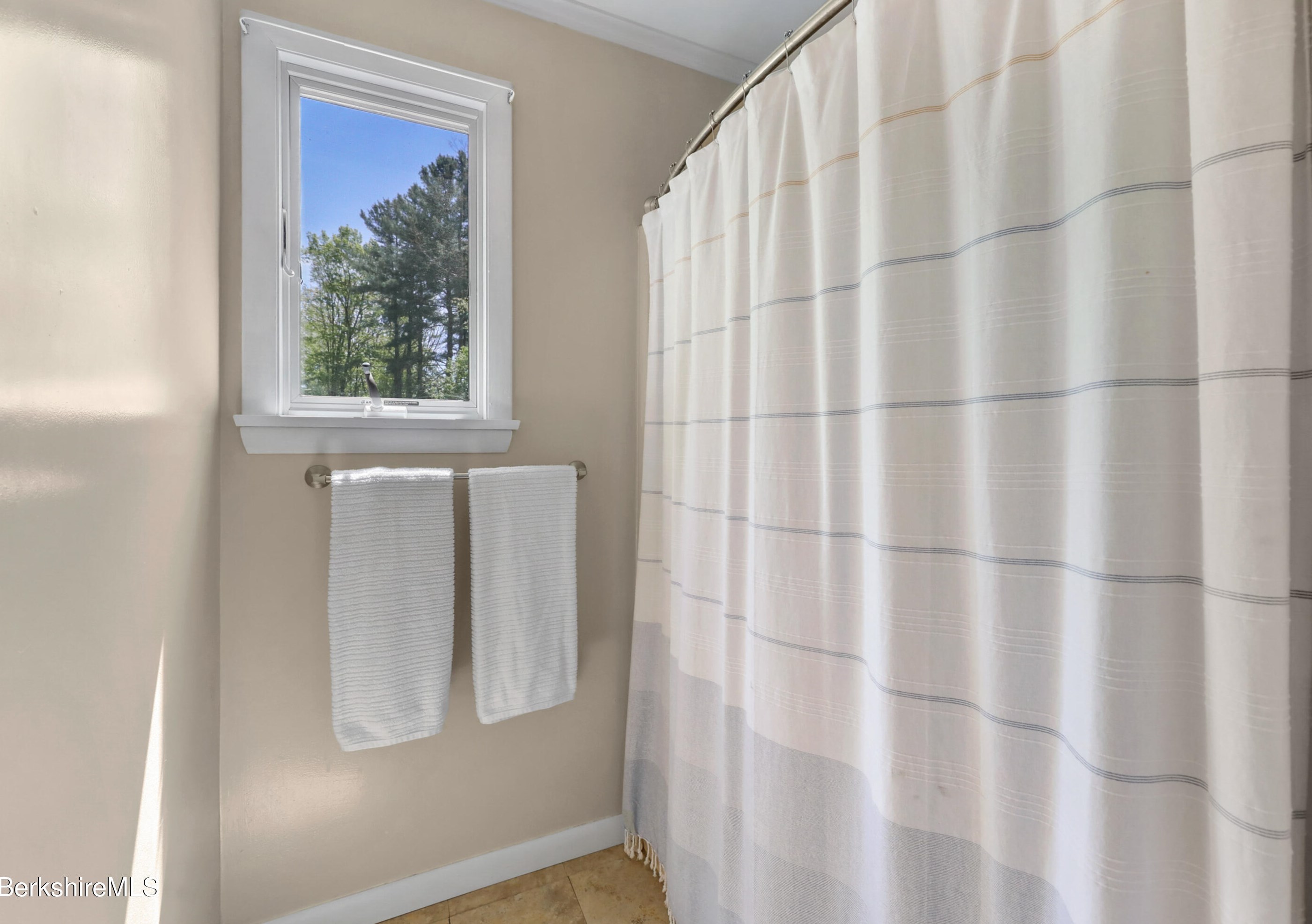 92 Hubbard St, Lenox MA 01240-2329 exterior