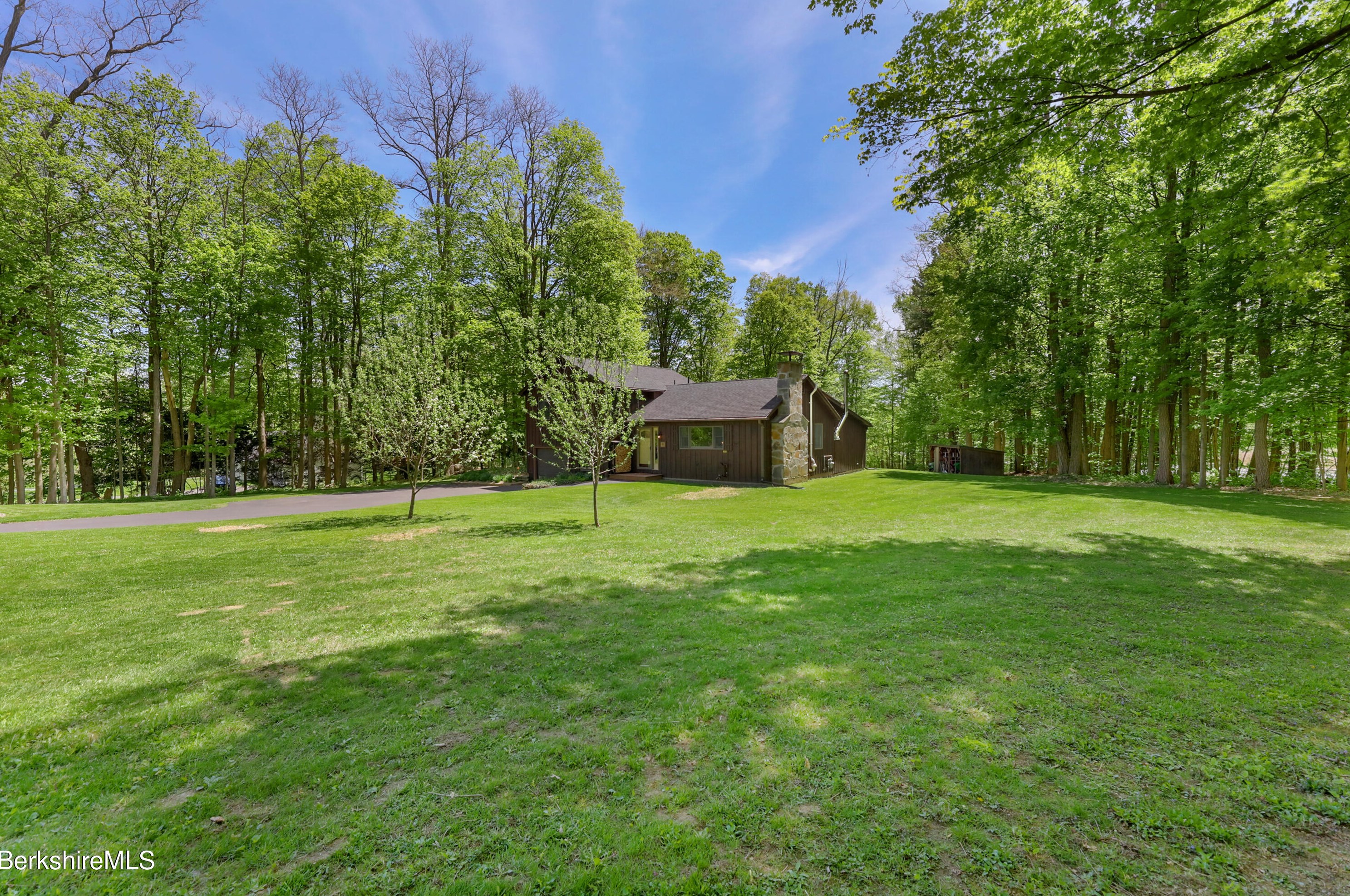 92 Hubbard St, Lenox MA 01240-2329 exterior