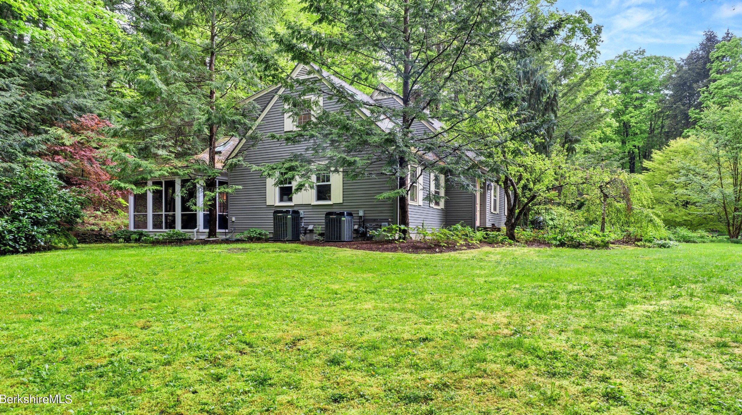 35 Edgewood Dr, Lenox MA  01240-2118 exterior