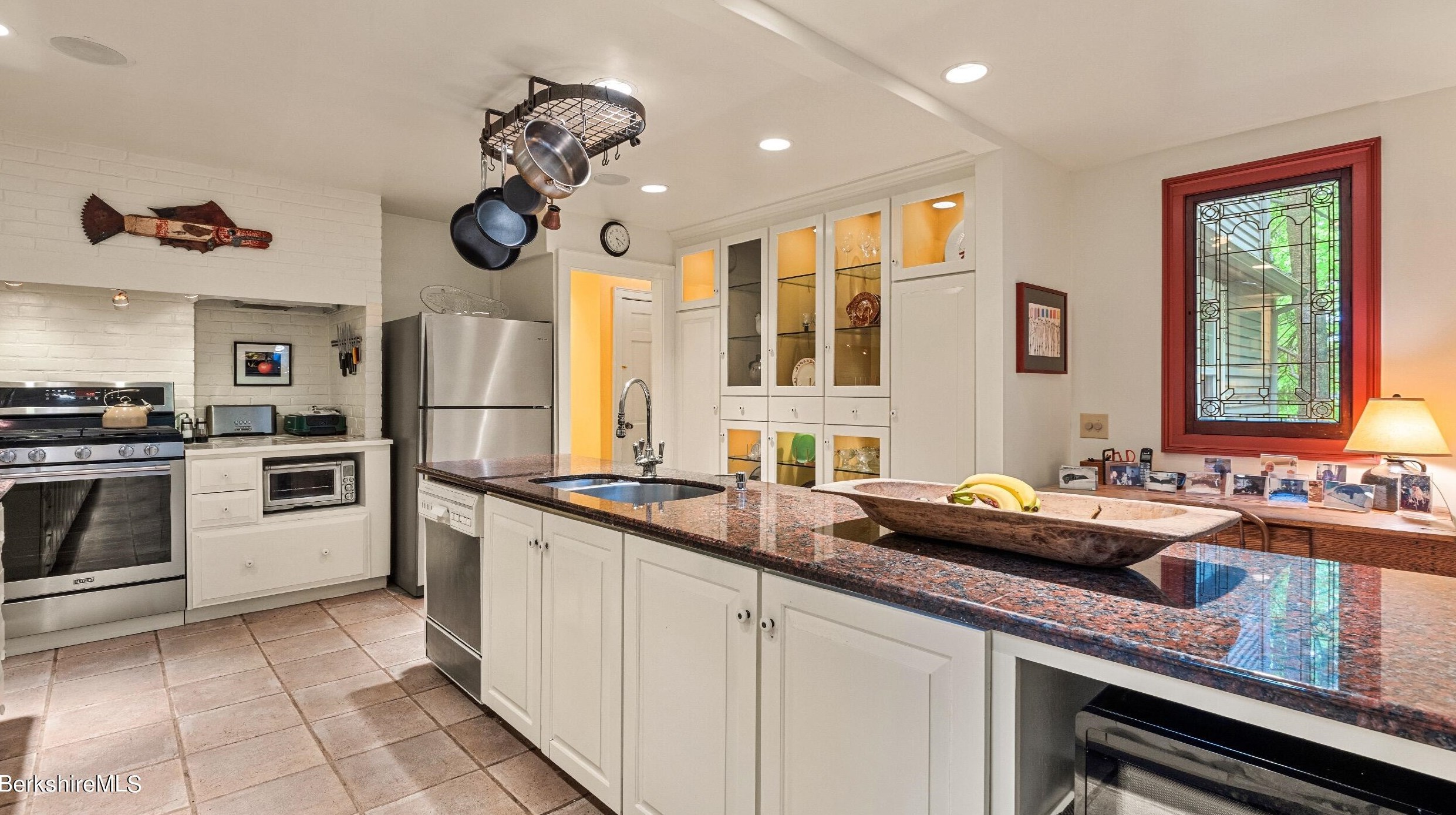 35 Edgewood Dr, Lenox MA  01240-2118 exterior