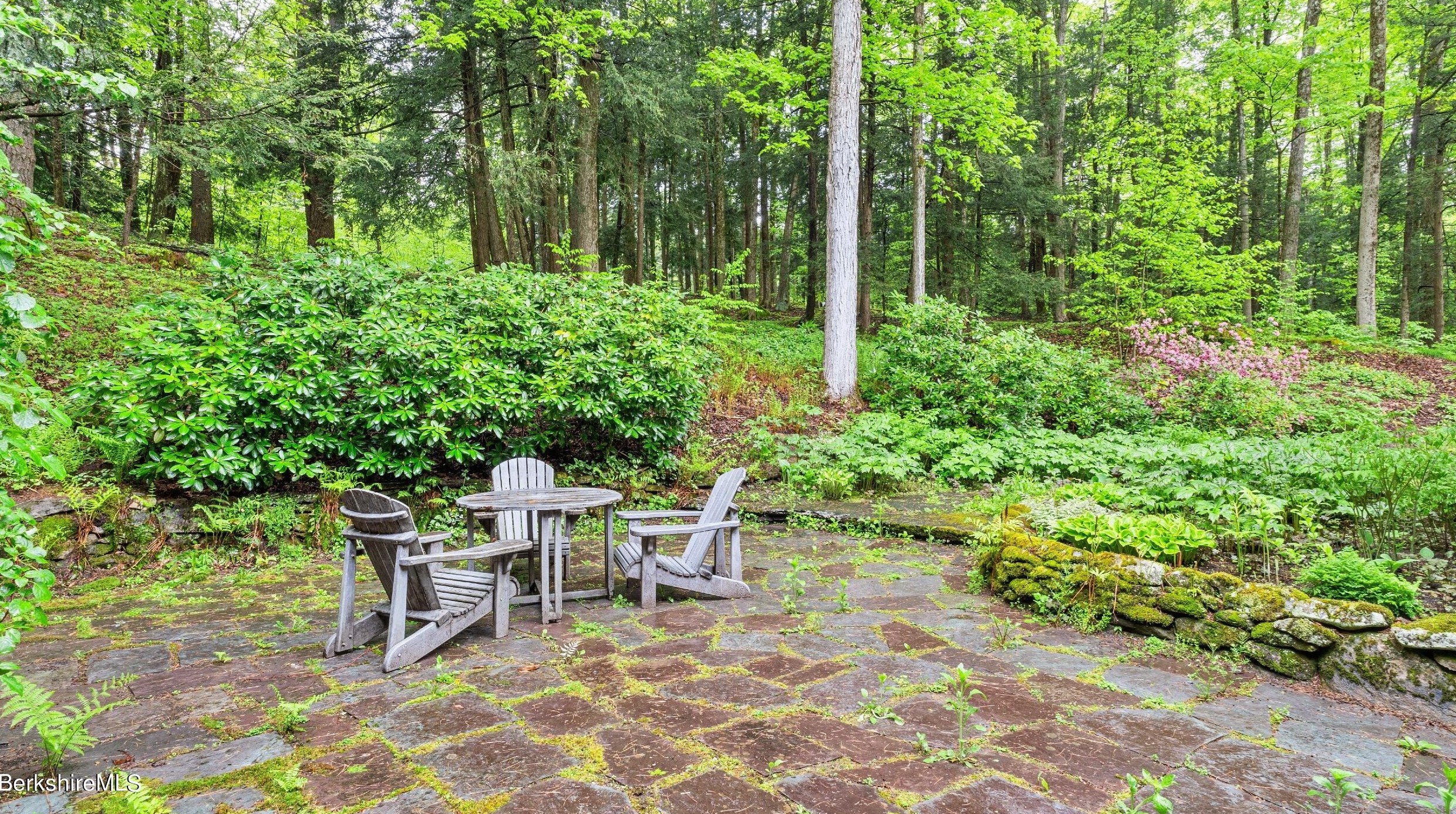 35 Edgewood Dr, Lenox MA  01240-2118 exterior