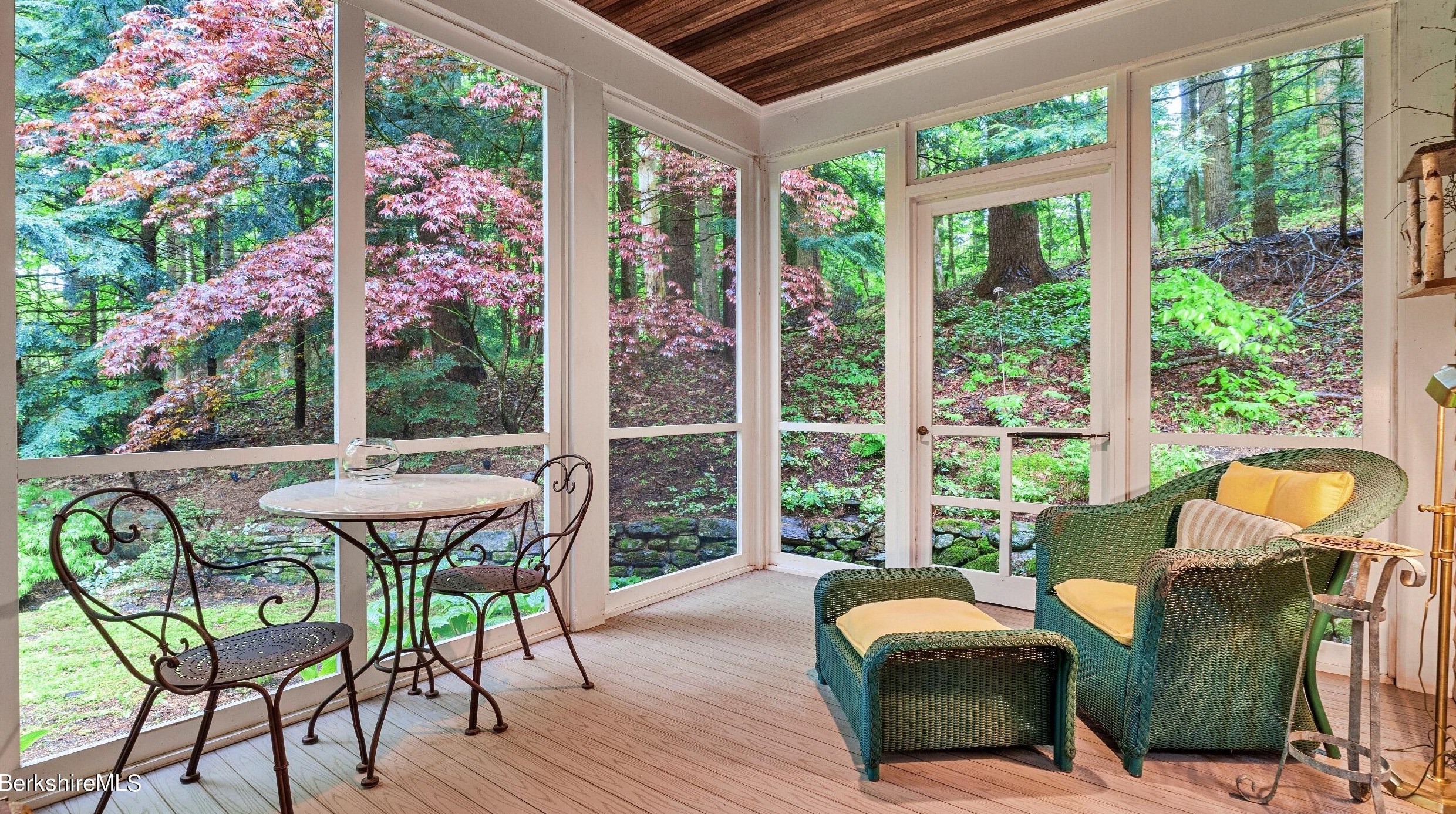 35 Edgewood Dr, Lenox MA  01240-2118 exterior