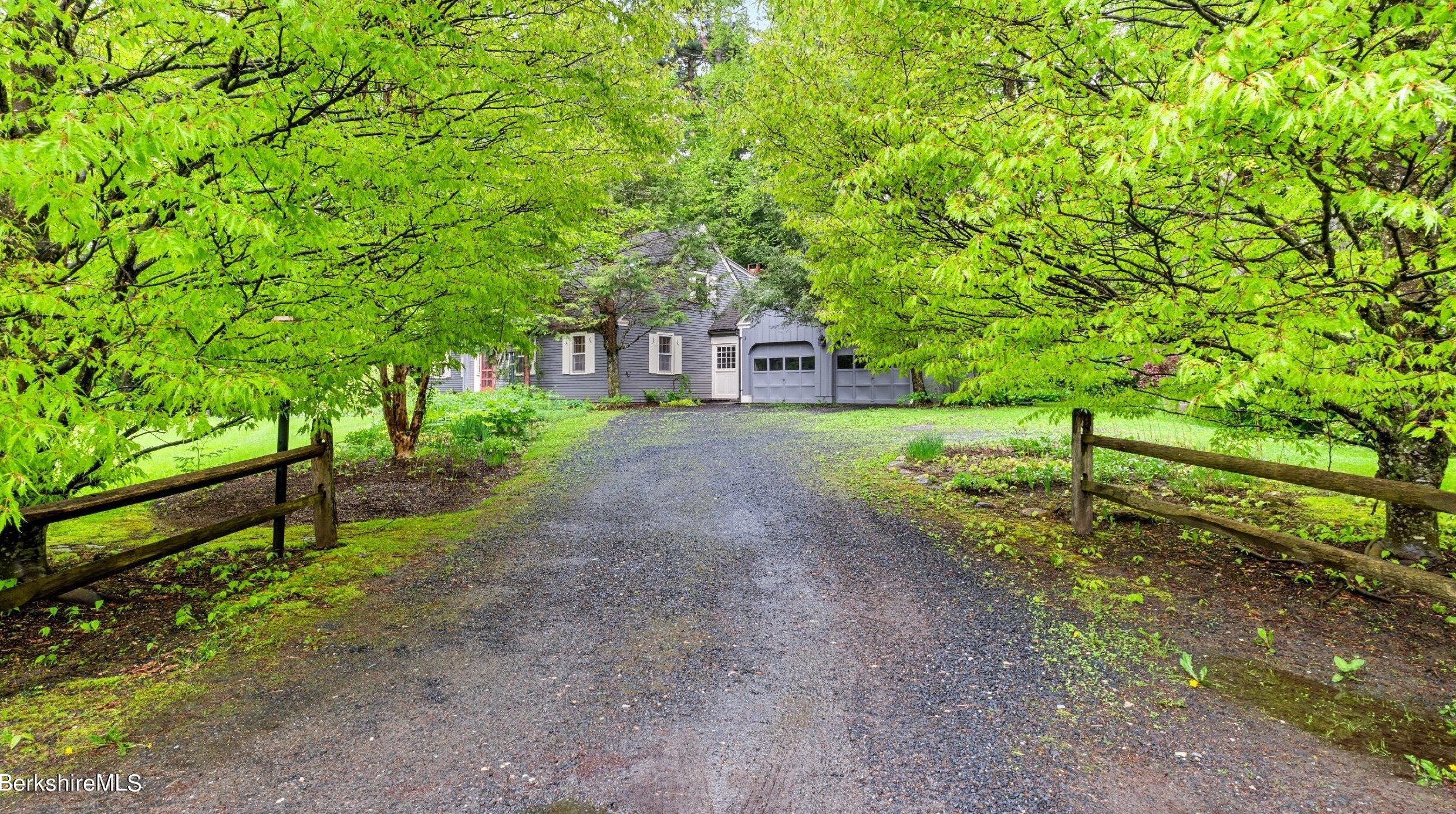 35 Edgewood Dr, Lenox MA  01240-2118 exterior