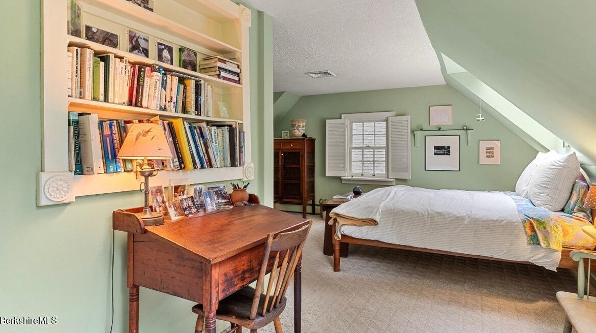 35 Edgewood Dr, Lenox MA  01240-2118 exterior