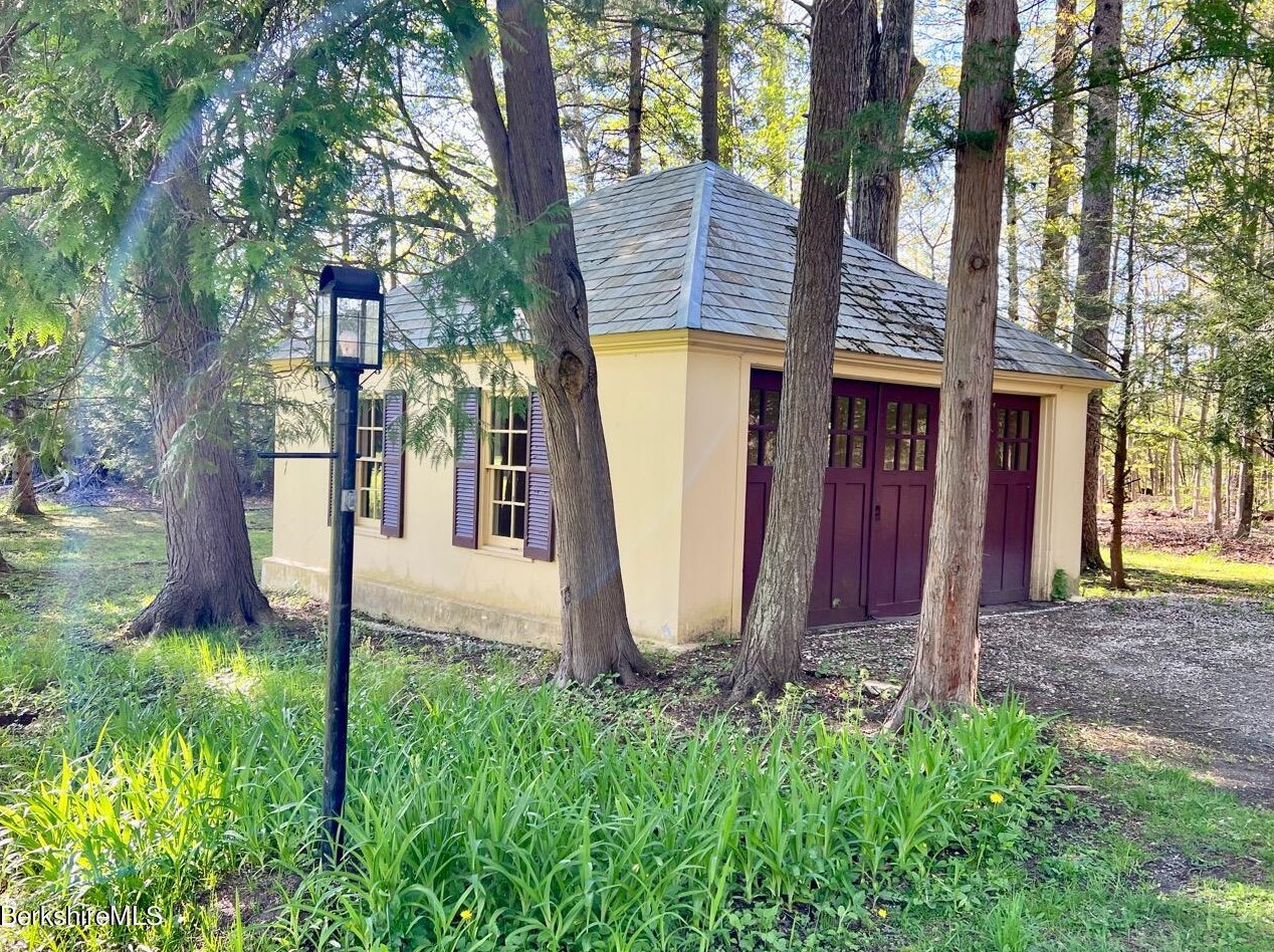 108 Kemble St, Lenox MA  01240-2816 exterior