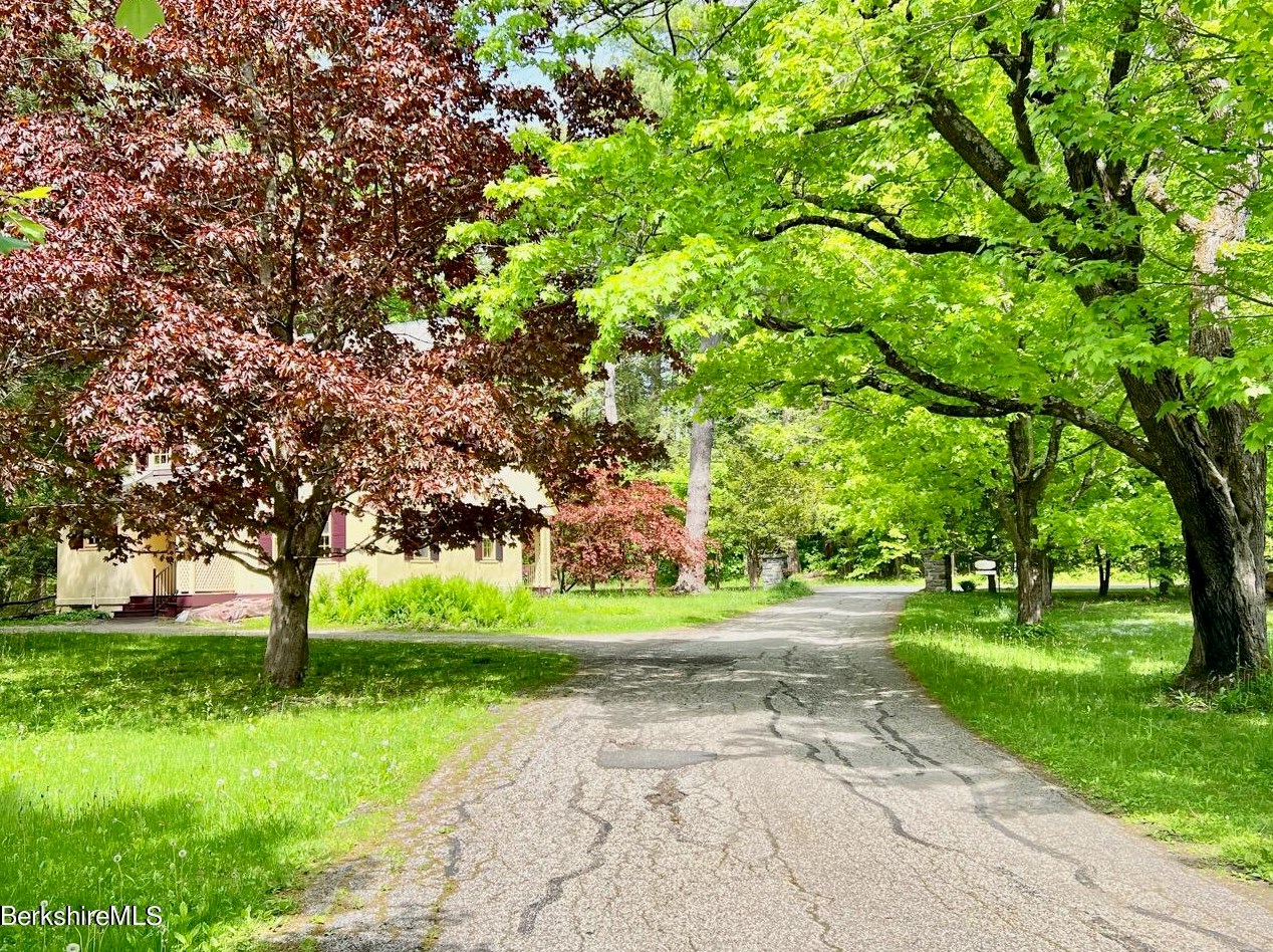 108 Kemble St, Lenox MA  01240-2816 exterior