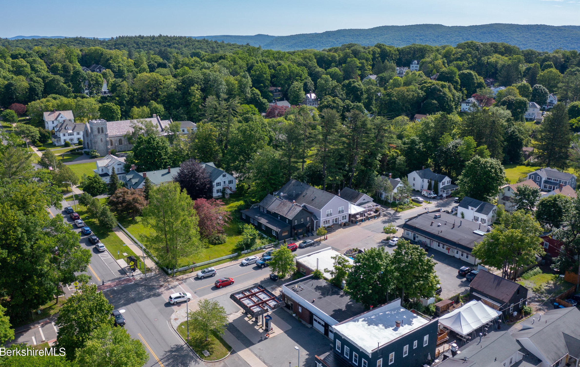 15 Franklin St, Lenox MA 01240-2304 exterior