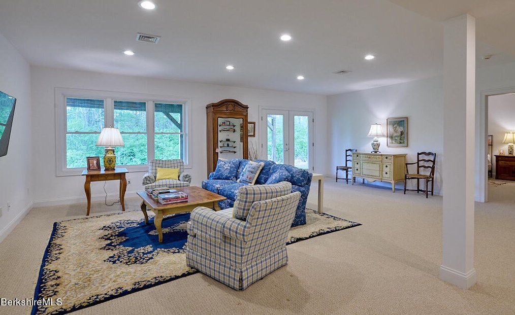 18 Burning Tree Rd, Alford MA 01230-1382 exterior