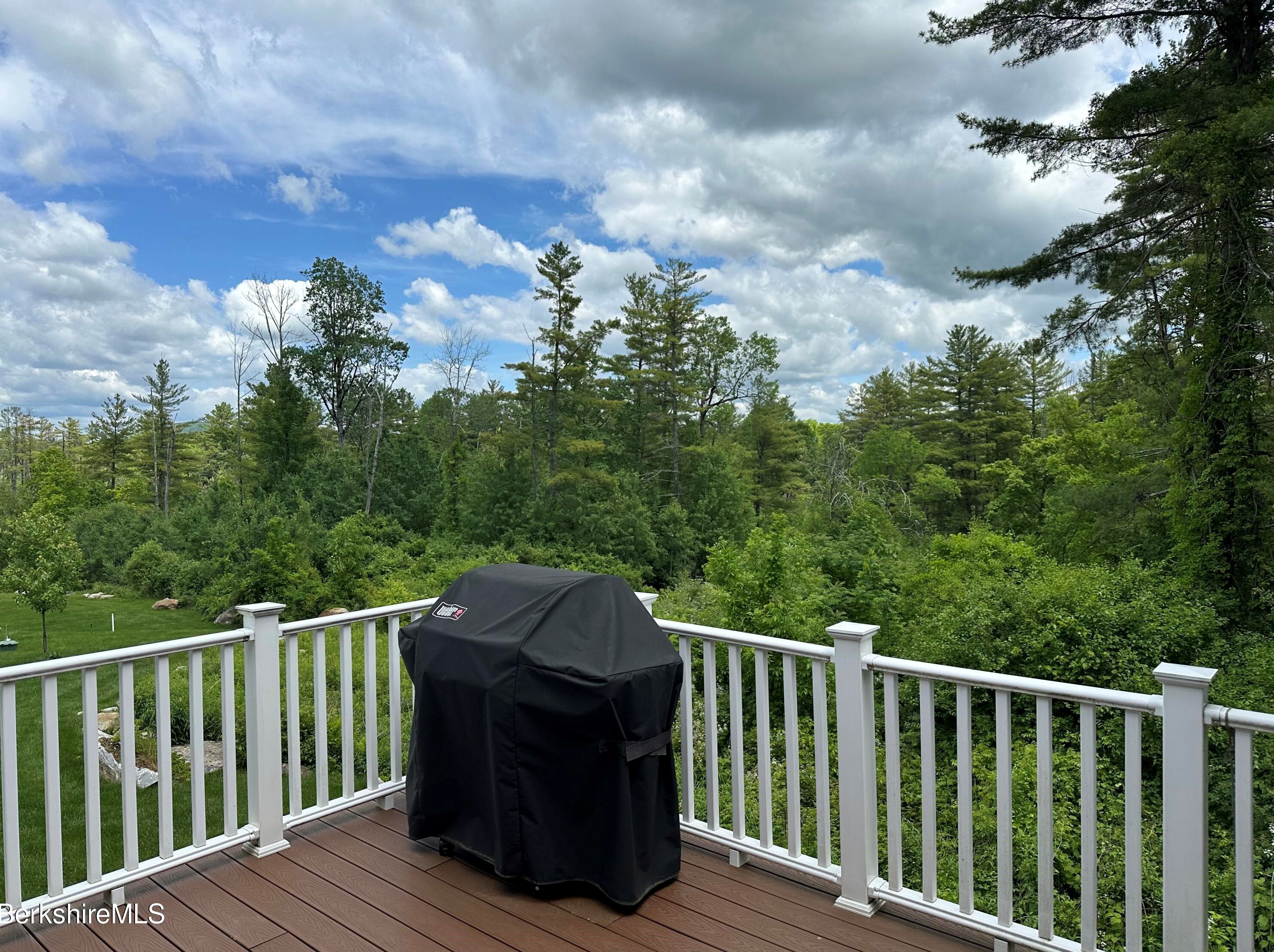 18 Burning Tree Rd, Alford MA 01230-1382 exterior