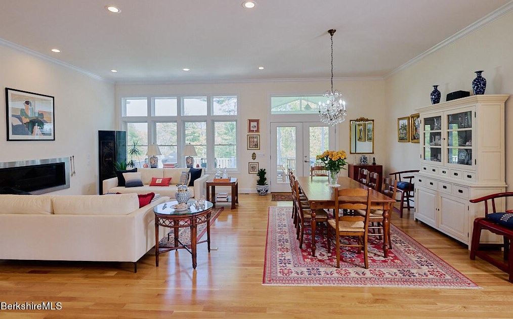 18 Burning Tree Rd, Alford MA 01230-1382 exterior