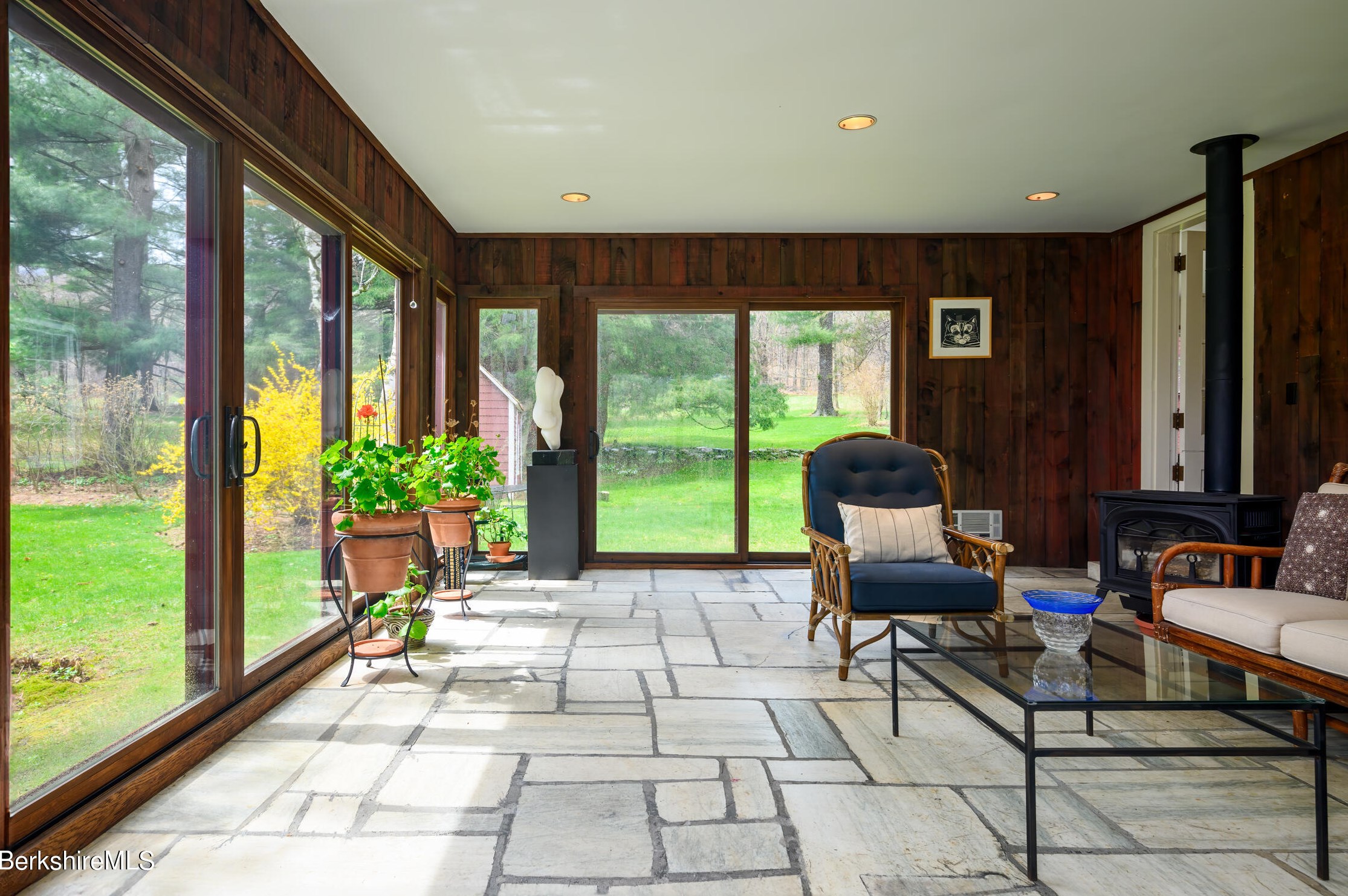 1571 Oblong Rd, Williamstown MA 01267-3096 exterior