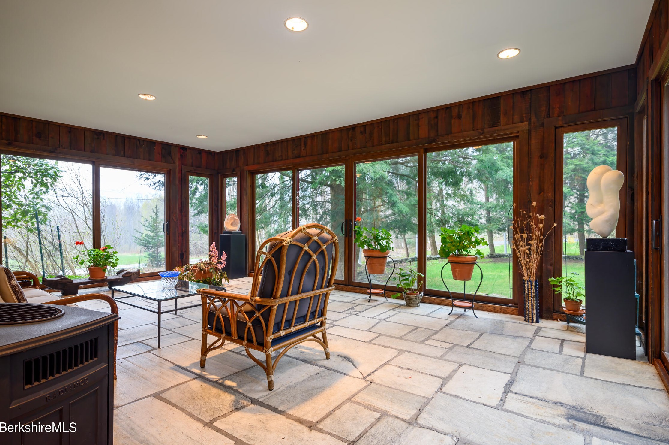 1571 Oblong Rd, Williamstown MA 01267-3096 exterior