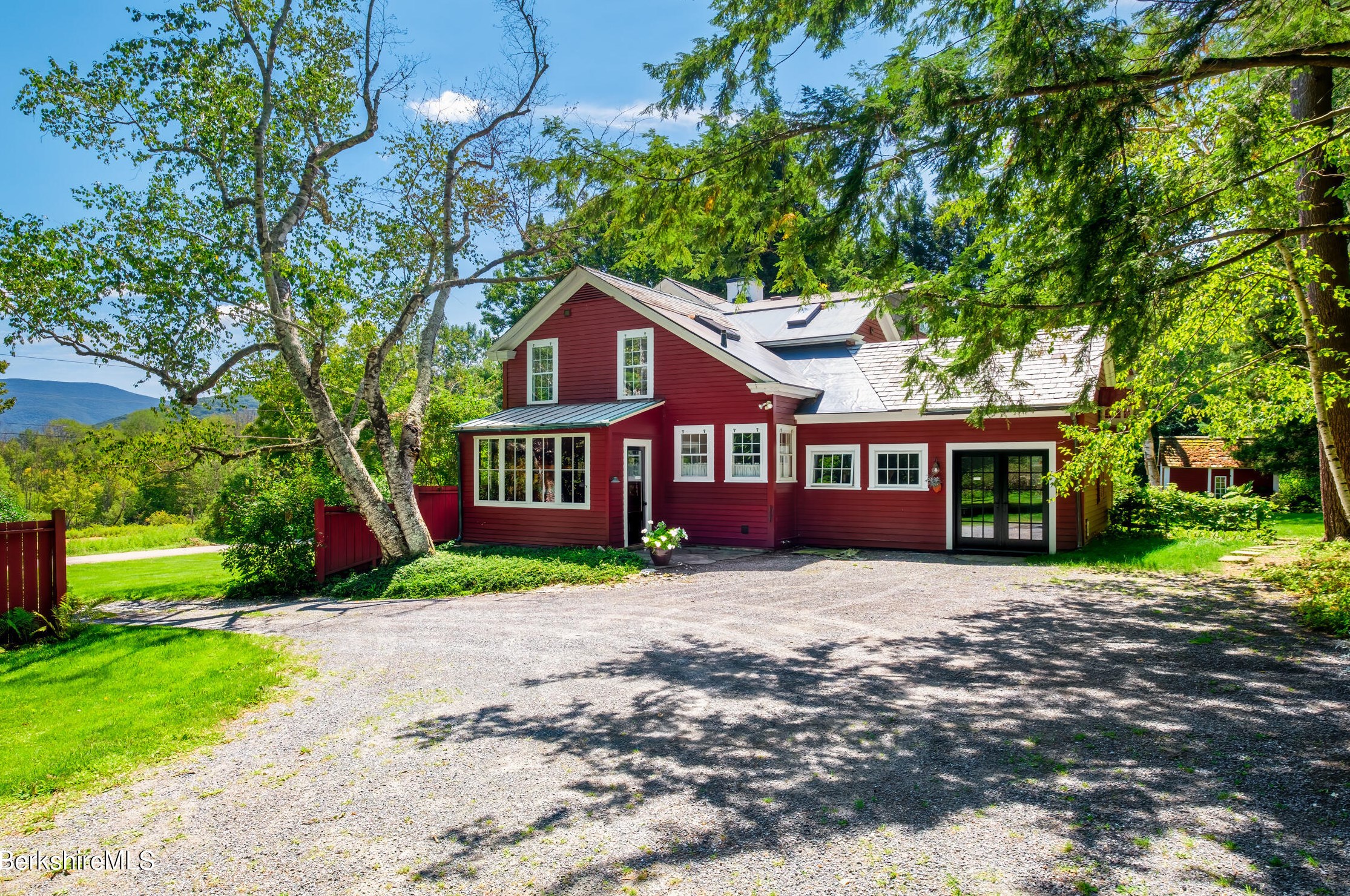 1571 Oblong Rd, Williamstown MA 01267-3096 exterior