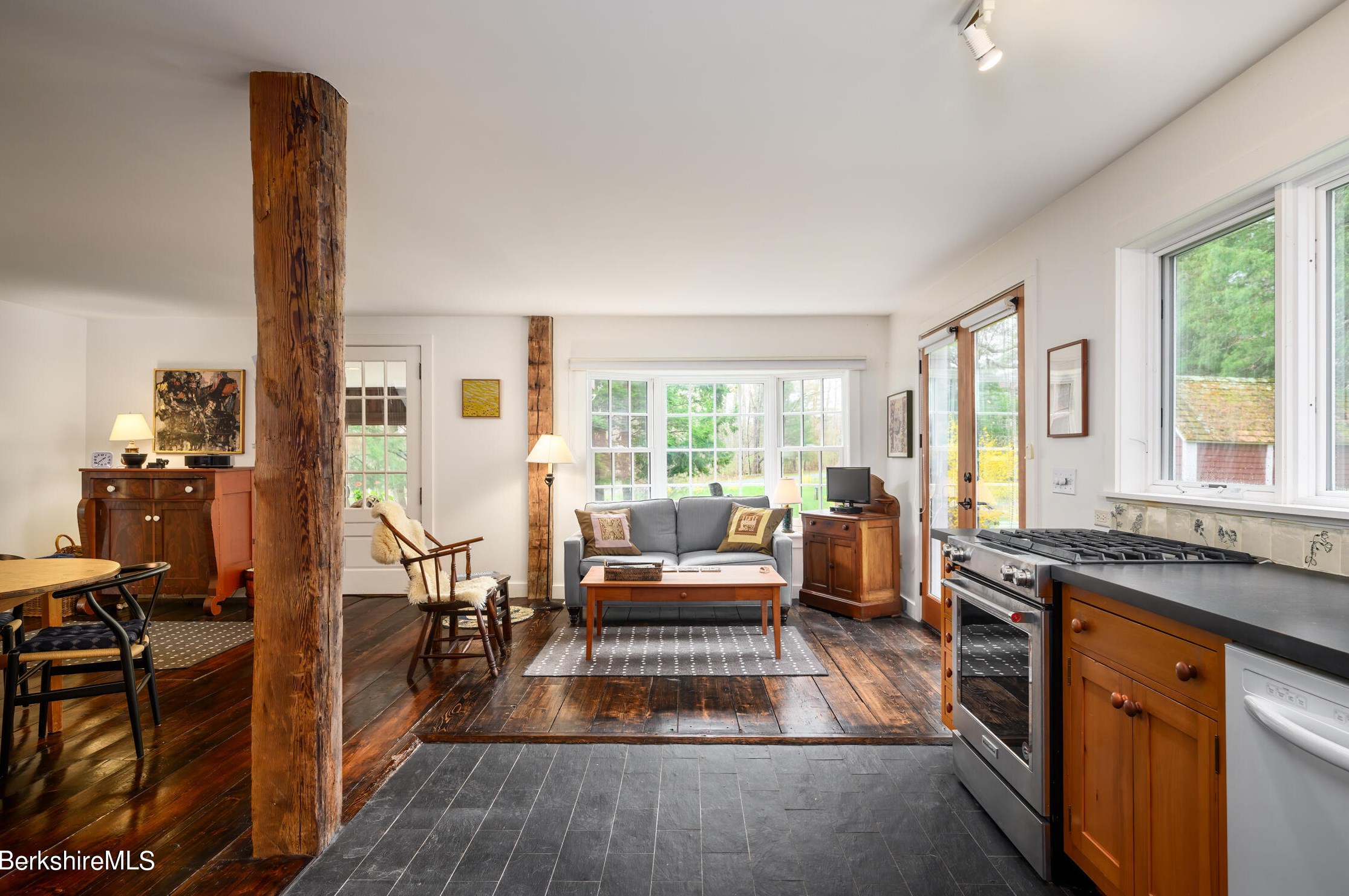 1571 Oblong Rd, Williamstown MA 01267-3096 exterior