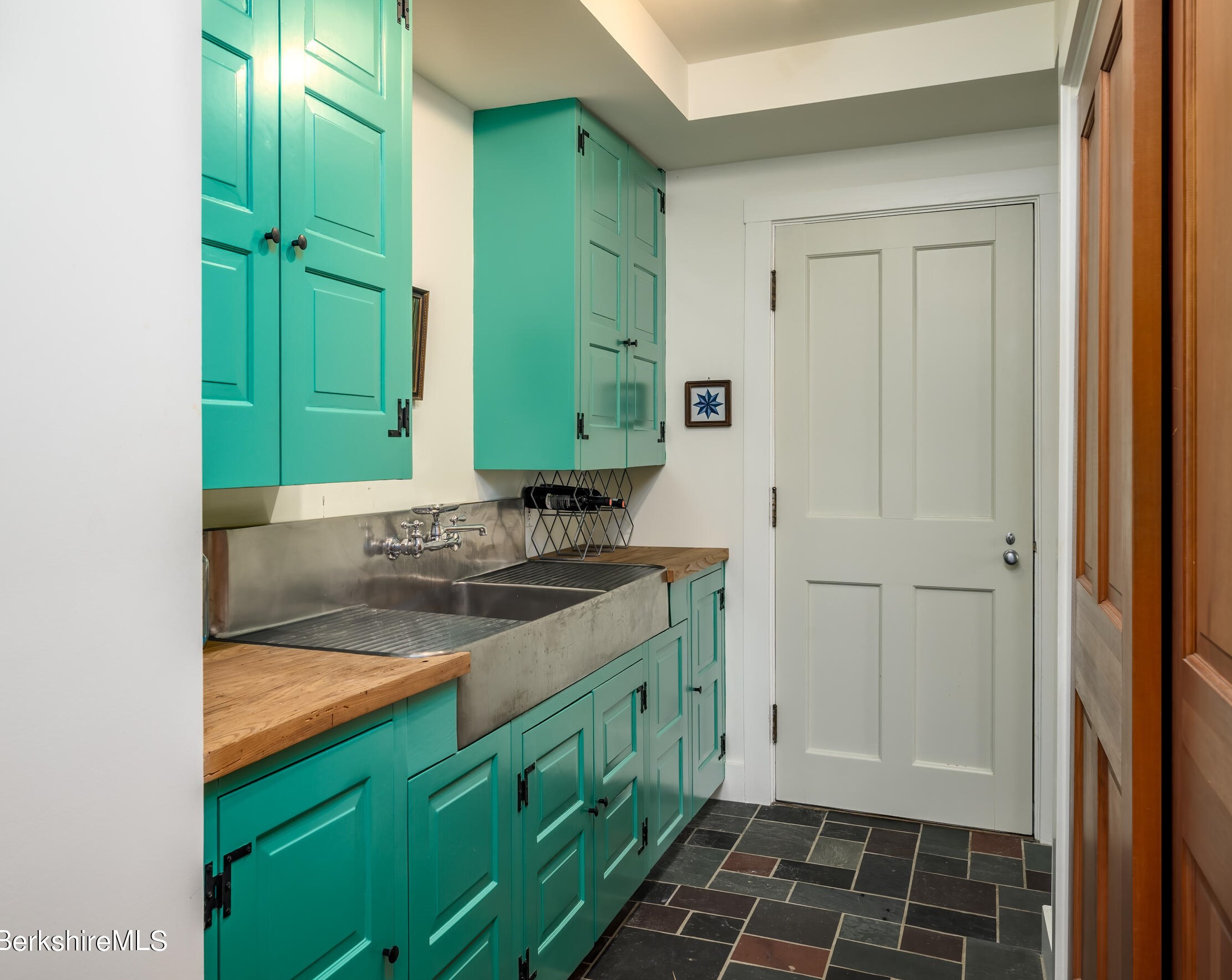 1571 Oblong Rd, Williamstown MA 01267-3096 exterior