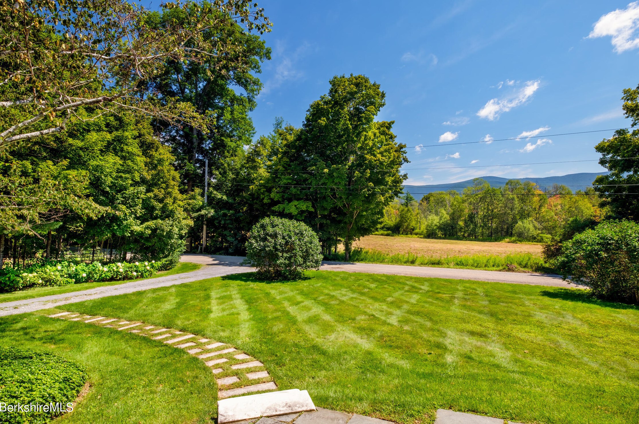 1571 Oblong Rd, Williamstown MA 01267-3096 exterior