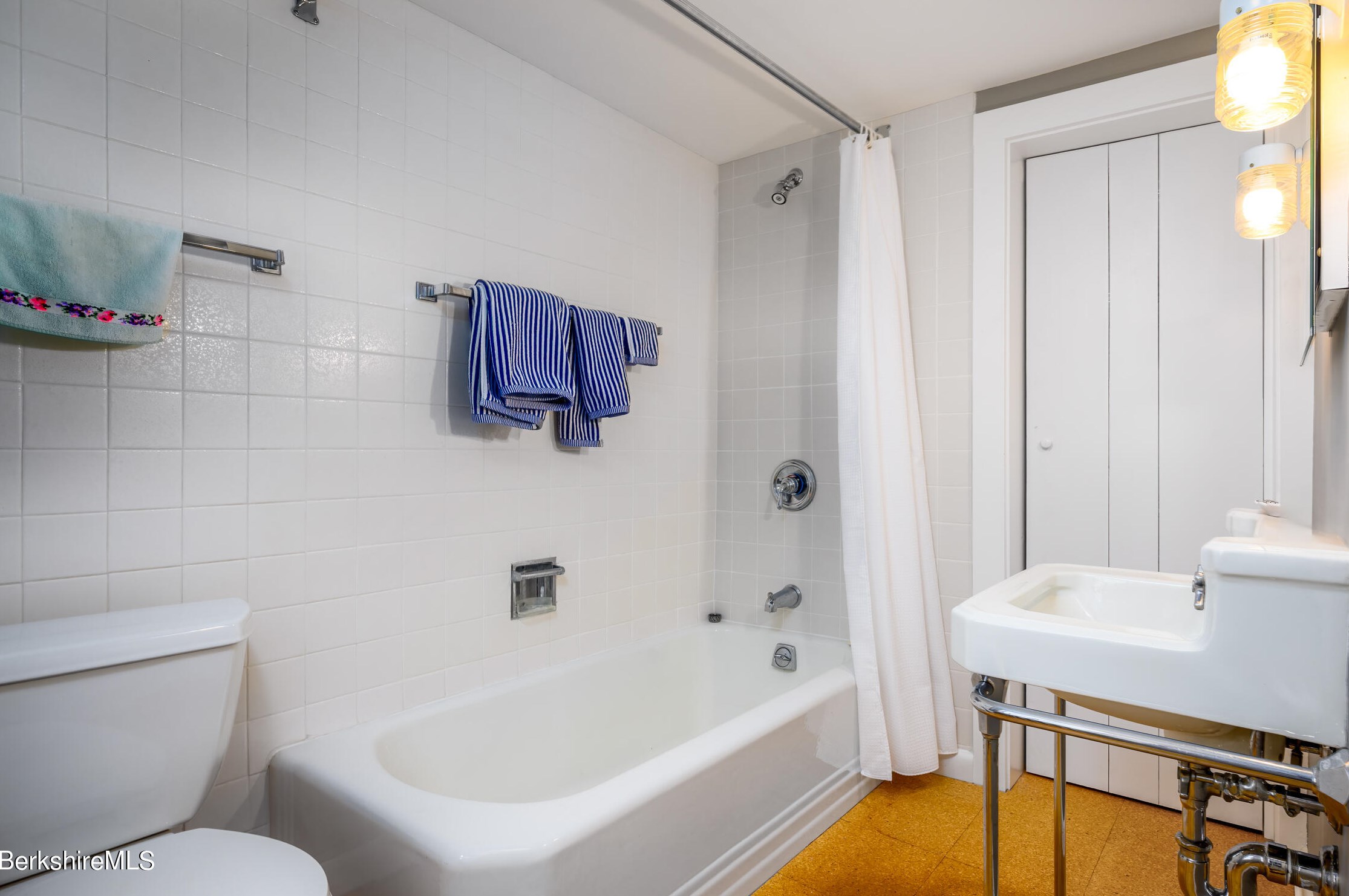 1571 Oblong Rd, Williamstown MA 01267-3096 exterior