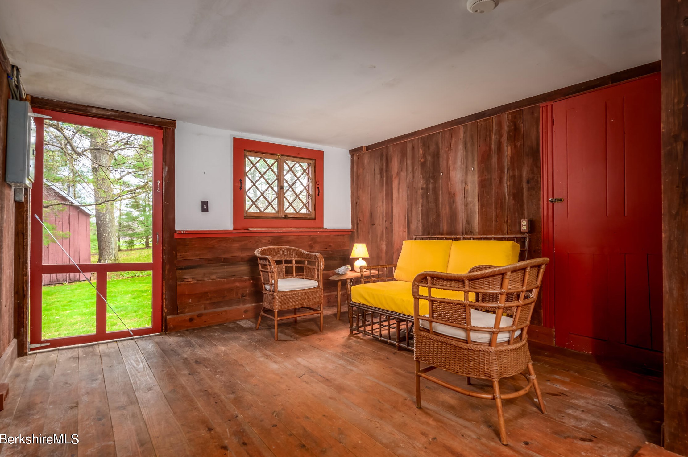 1571 Oblong Rd, Williamstown MA 01267-3096 exterior