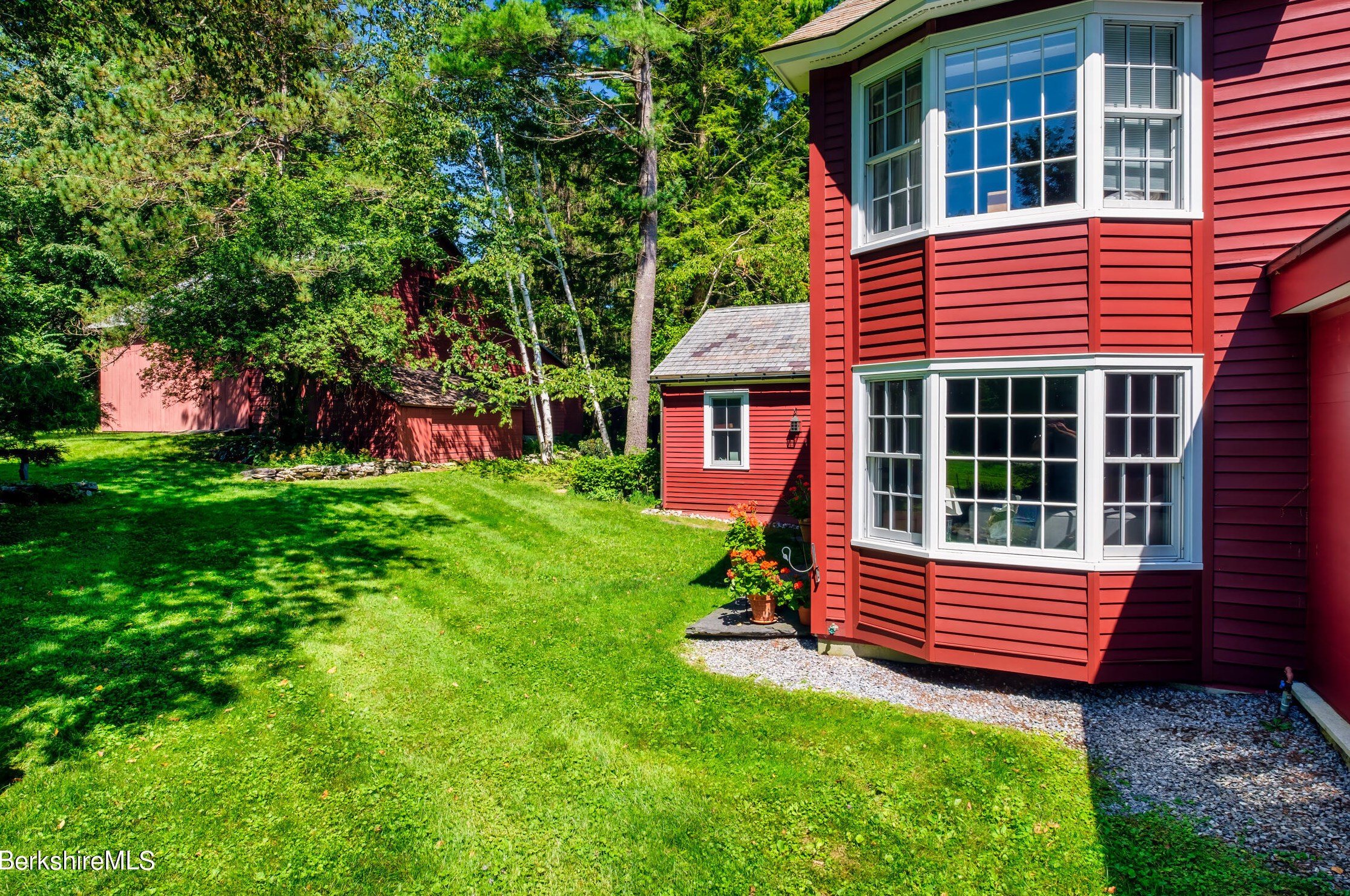 1571 Oblong Rd, Williamstown MA 01267-3096 exterior