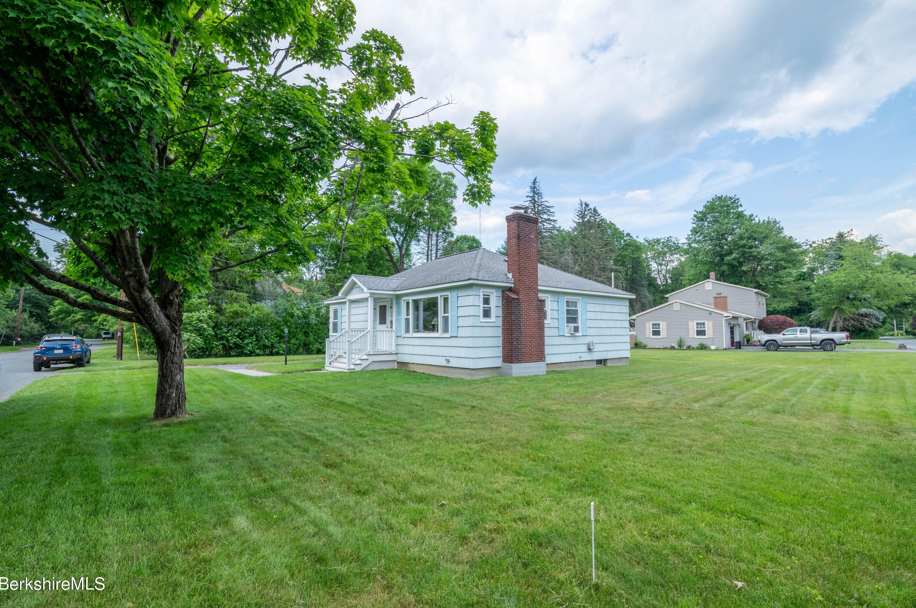20 Willard Pl, Pittsfield MA 01201-5505 exterior