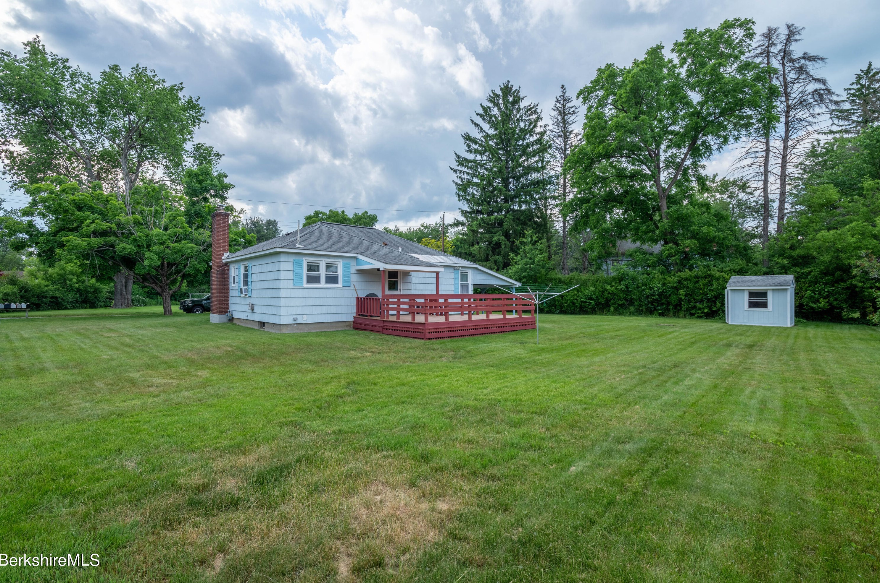 20 Willard Pl, Pittsfield MA 01201-5505 exterior