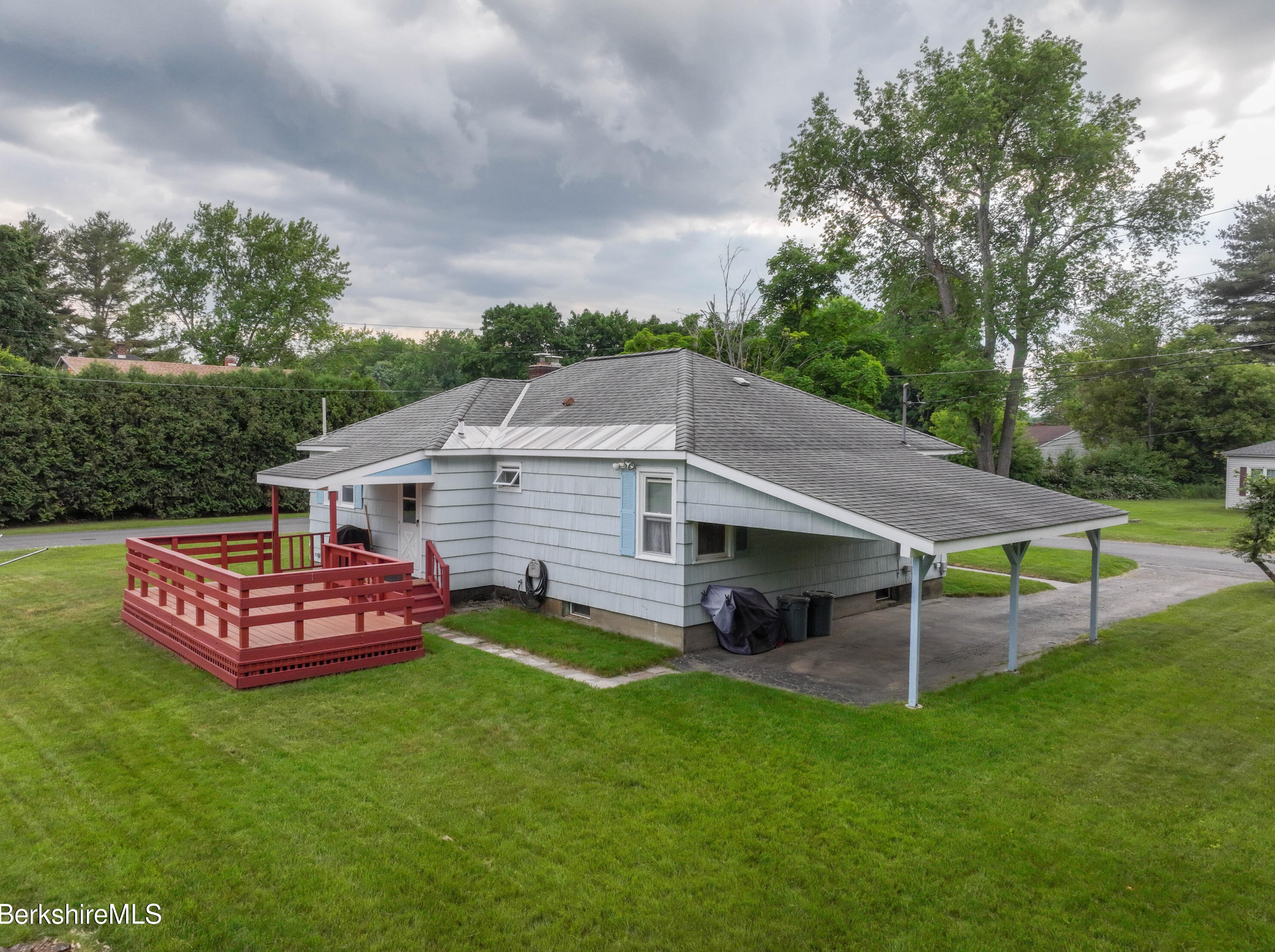 20 Willard Pl, Pittsfield MA 01201-5505 exterior