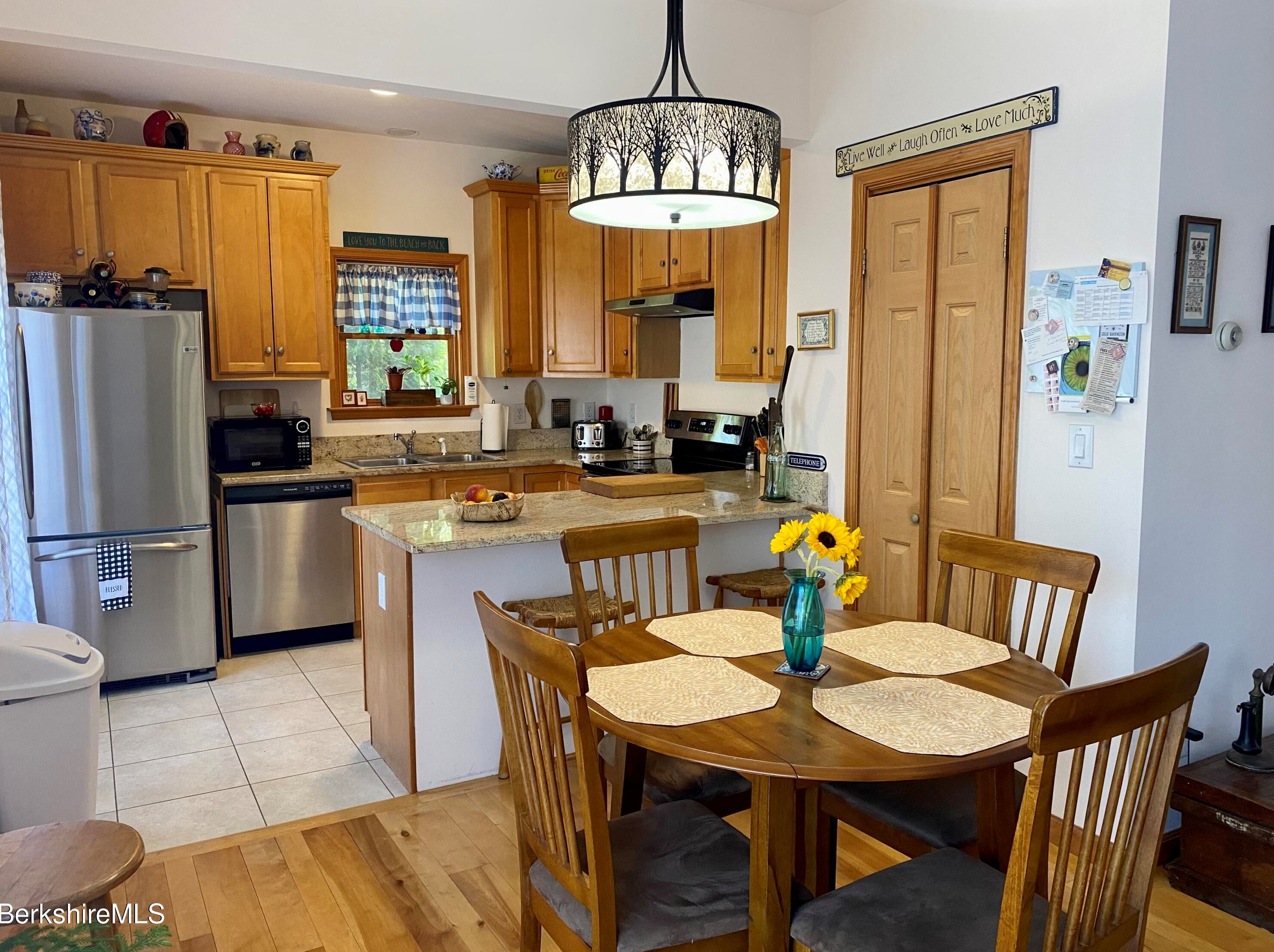 2 Rose Ct, Alford MA 01230-9741 exterior