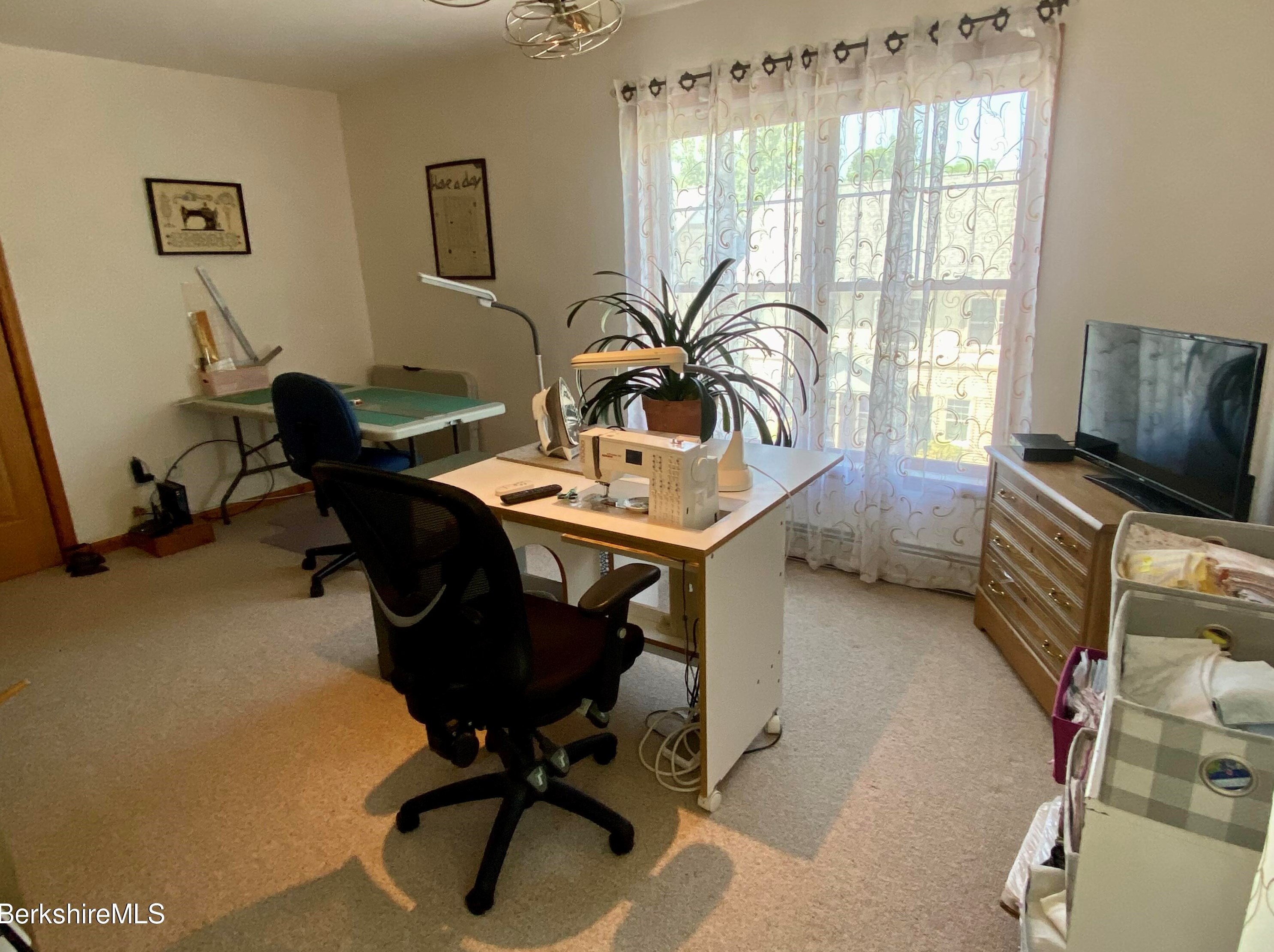 2 Rose Ct, Alford MA 01230-9741 exterior