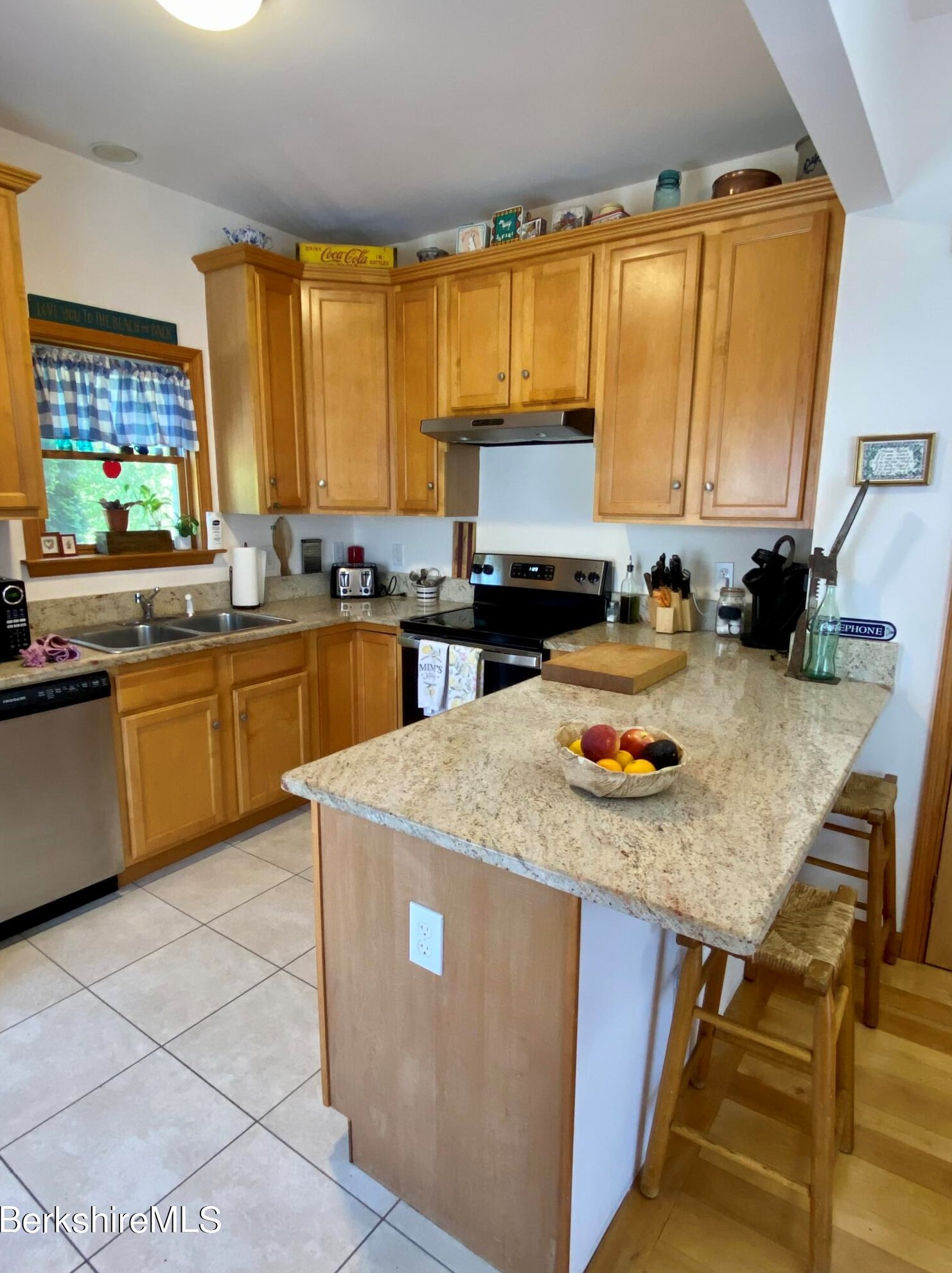 2 Rose Ct, Alford MA 01230-9741 exterior