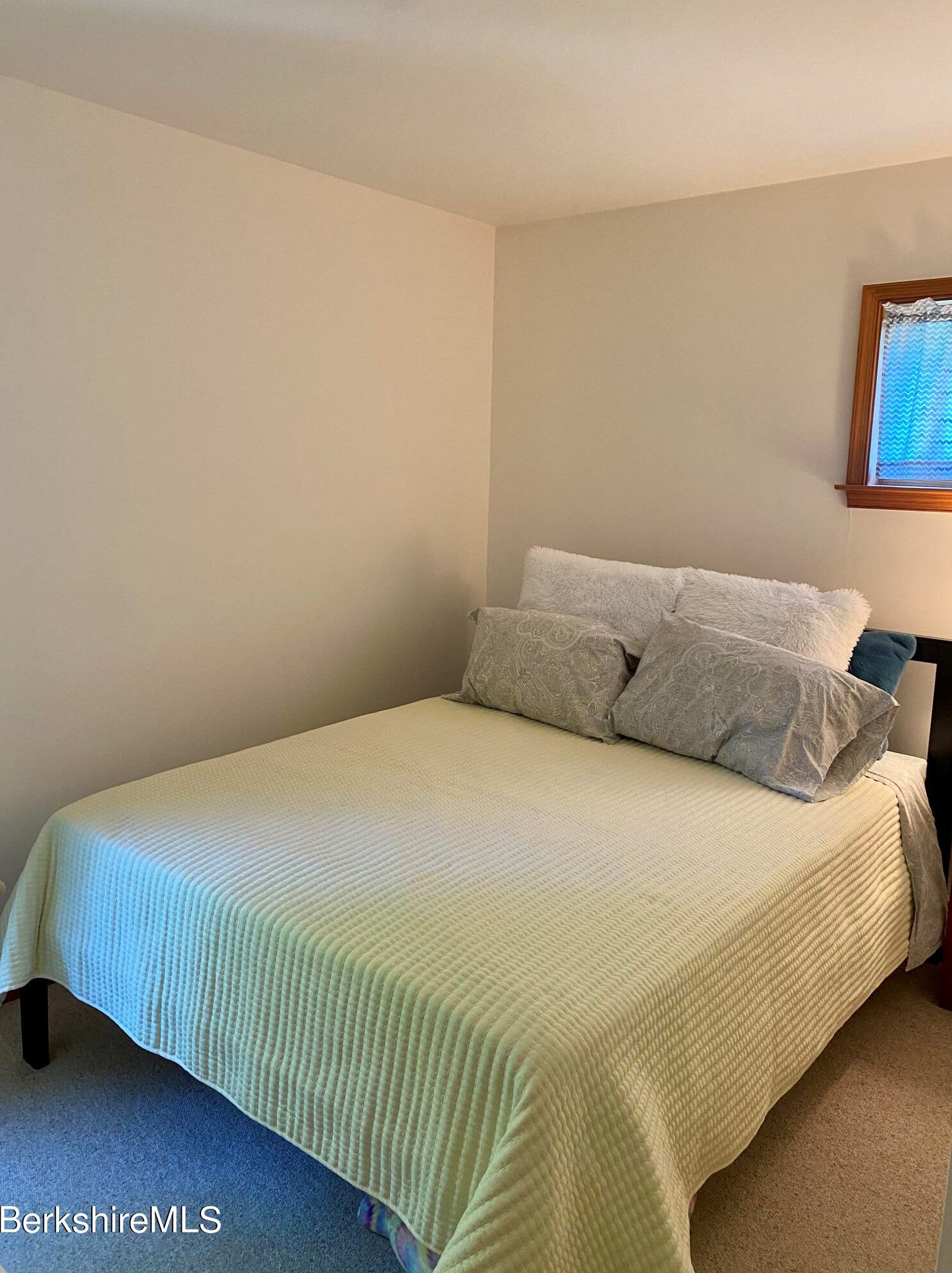 2 Rose Ct, Alford MA 01230-9741 exterior