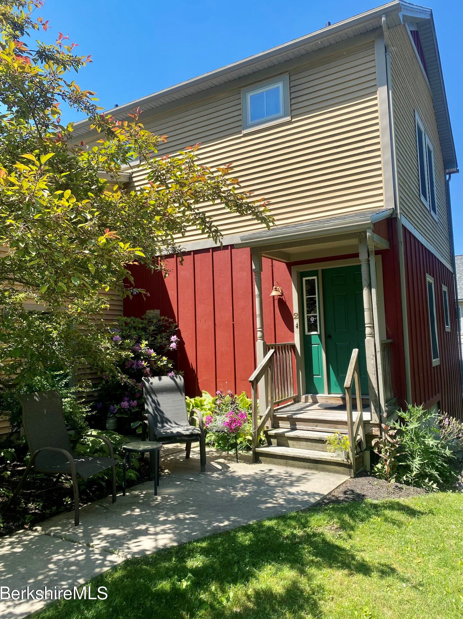 2 Rose Ct, Alford MA 01230-9741 exterior