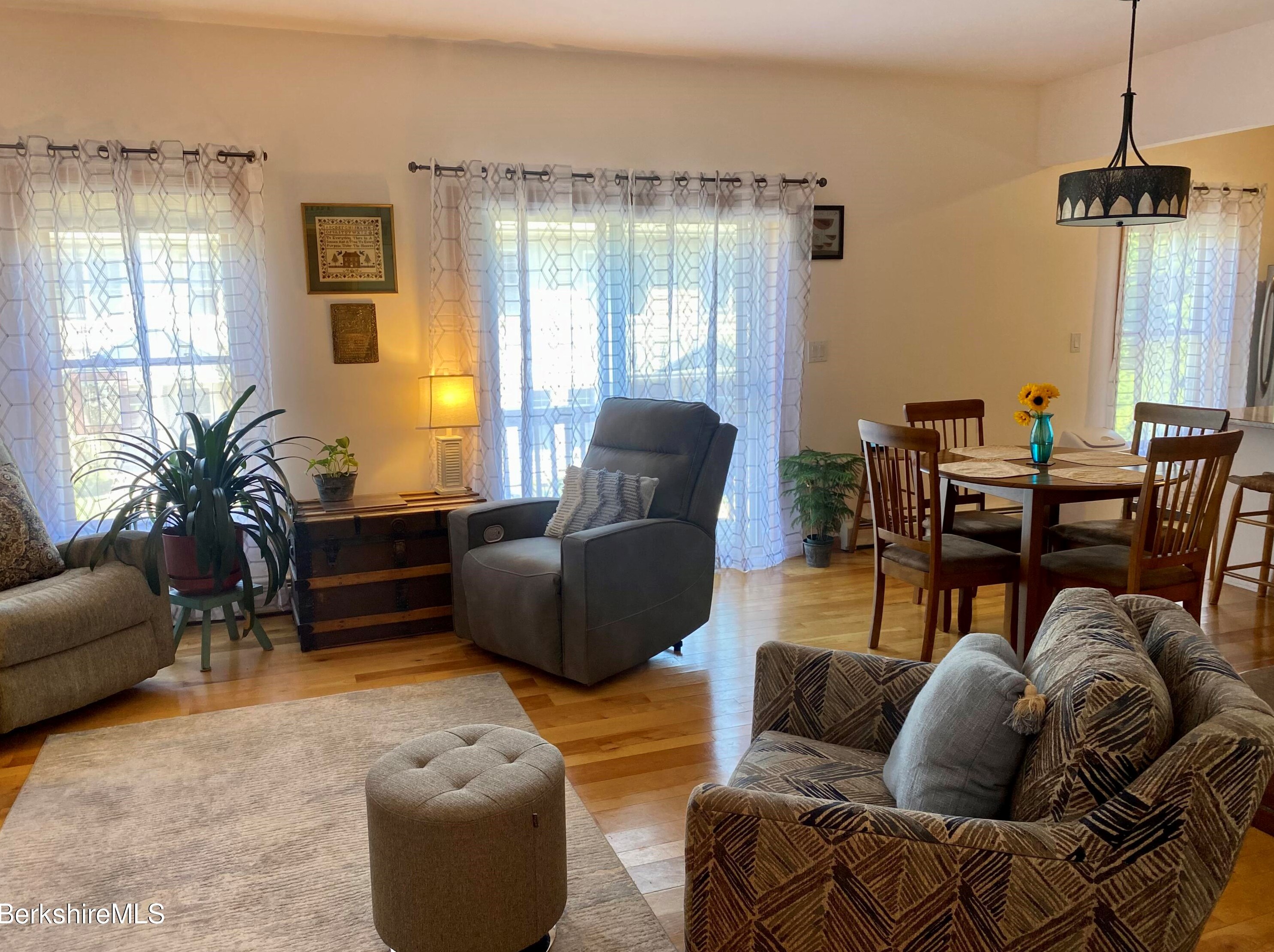 2 Rose Ct, Alford MA 01230-9741 exterior