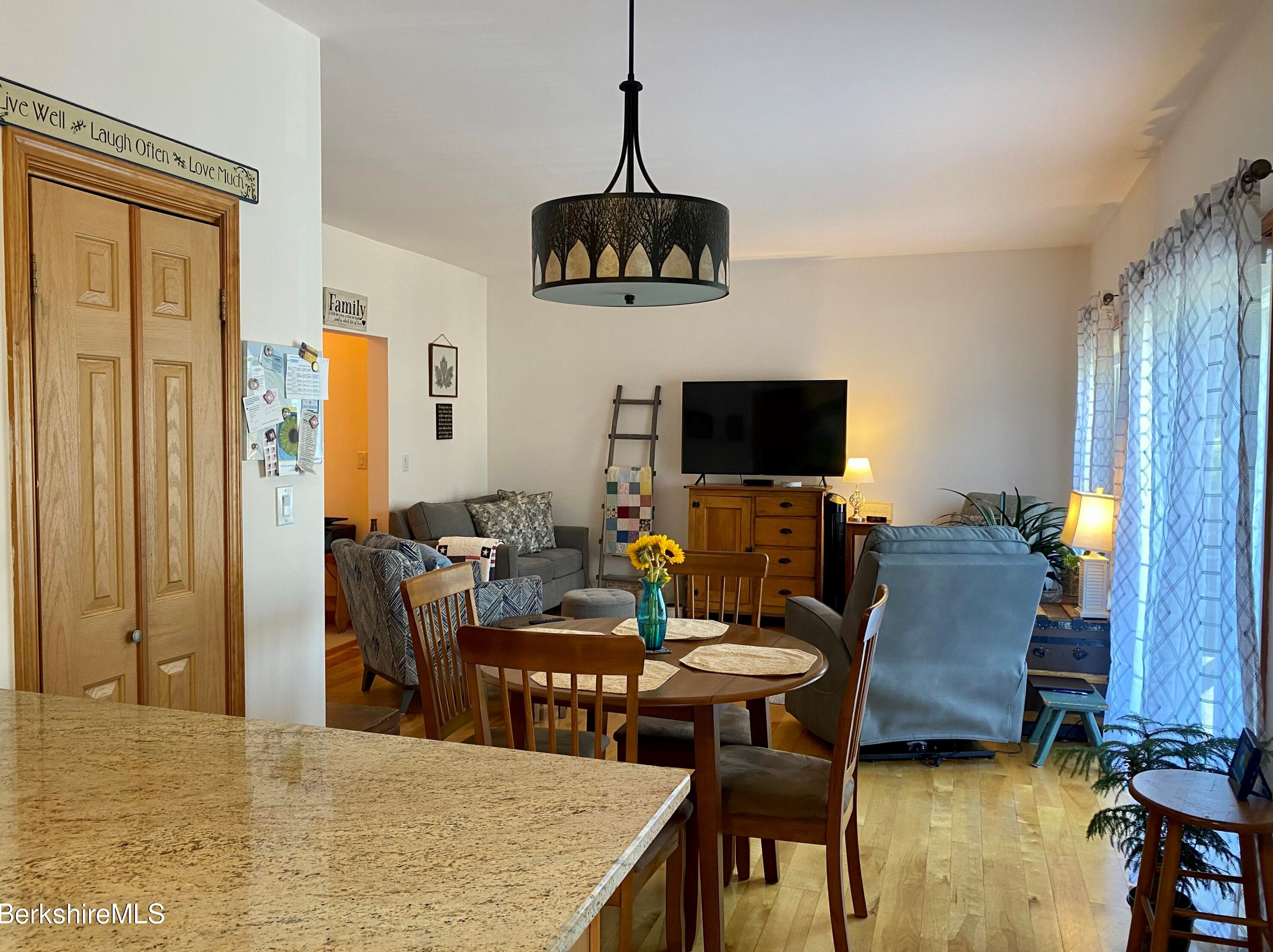 2 Rose Ct, Alford MA 01230-9741 exterior