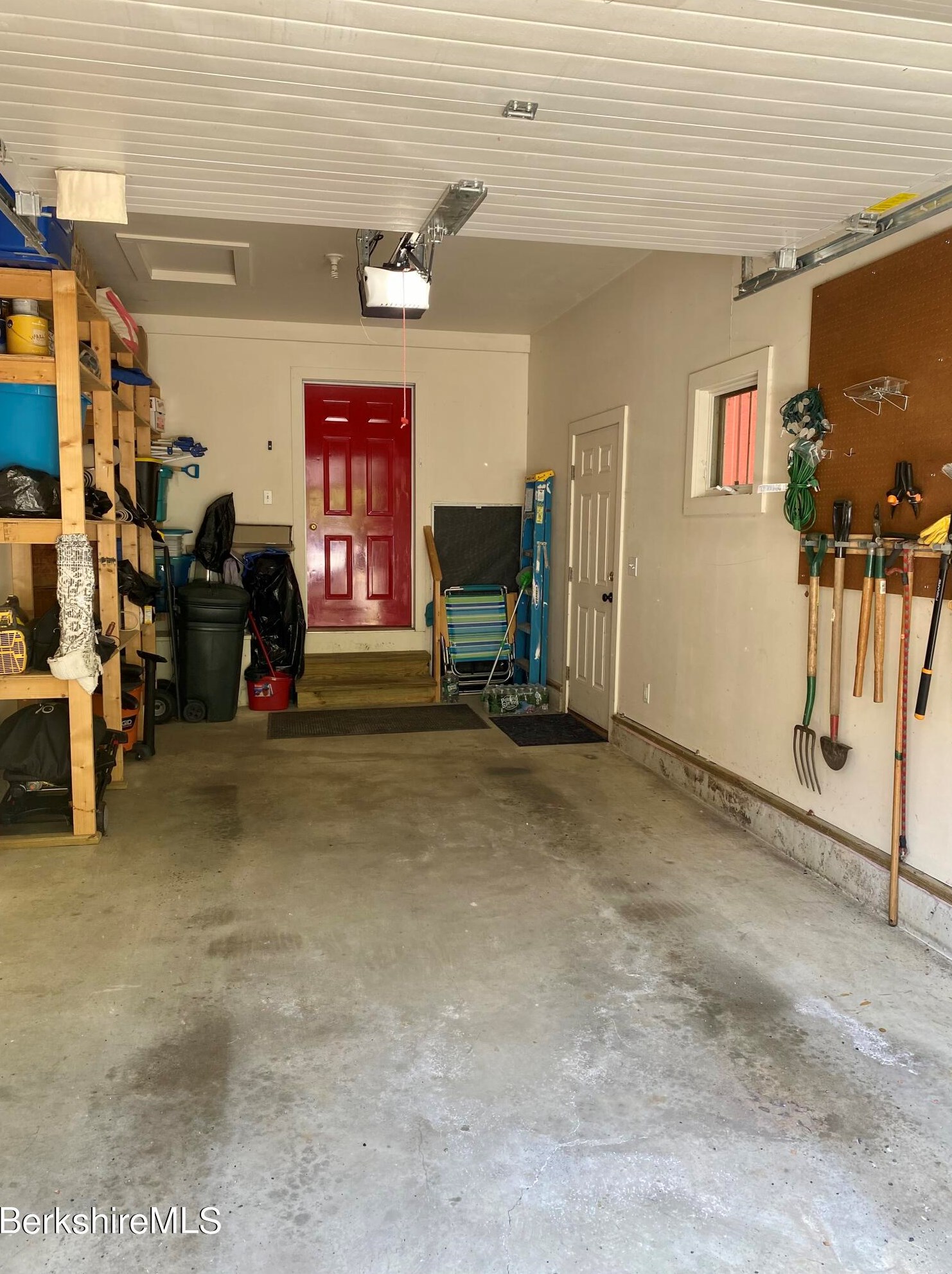 2 Rose Ct, Alford MA 01230-9741 exterior